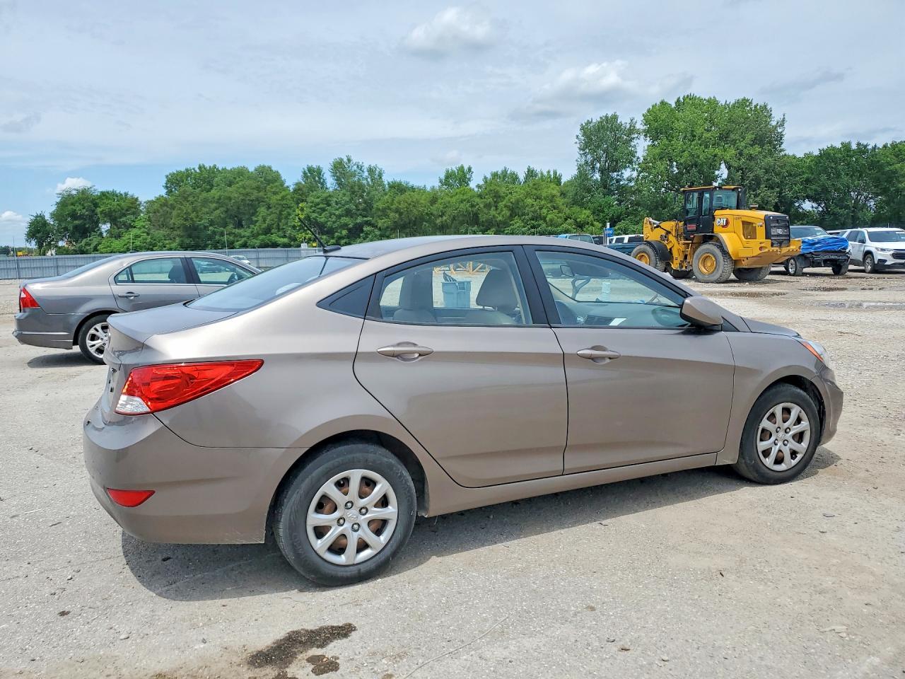 2013 Hyundai Accent Gls Beige vin: KMHCT4AE0DU543011