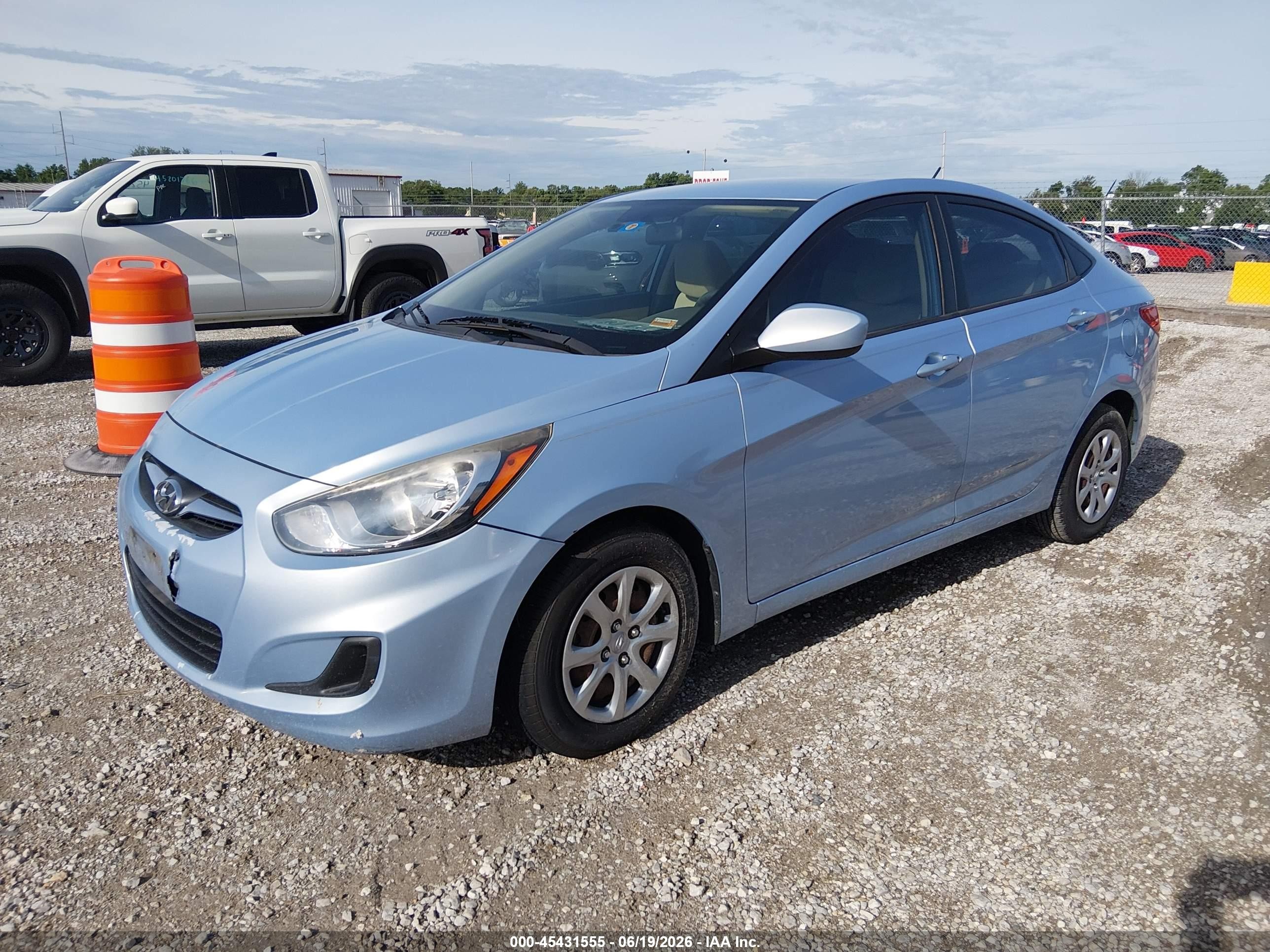 2013 Hyundai Accent Gls Blue vin: KMHCT4AE0DU560276