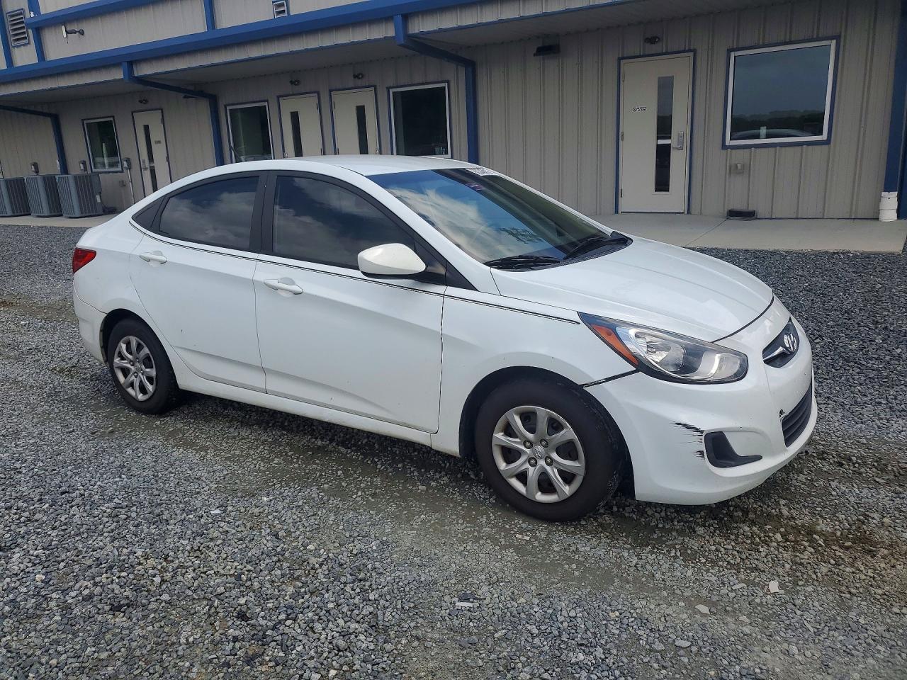 2013 Hyundai Accent Gls White vin: KMHCT4AE0DU585646