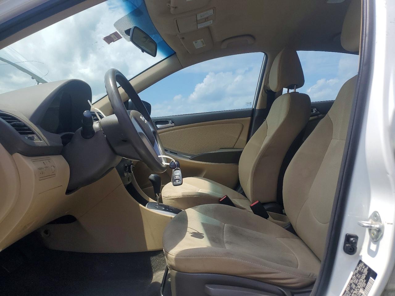 2013 Hyundai Accent Gls White vin: KMHCT4AE0DU585646