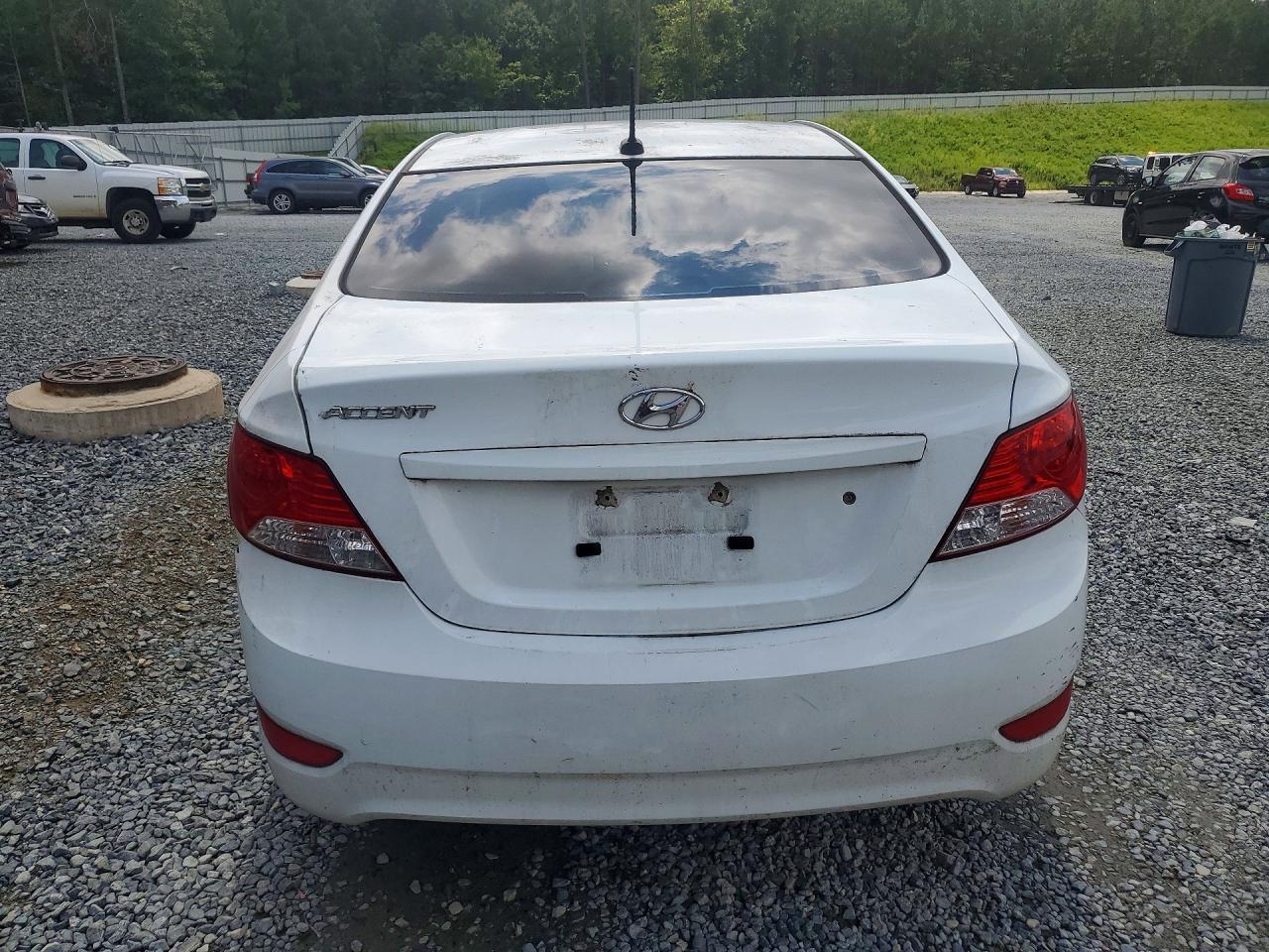 2013 Hyundai Accent Gls White vin: KMHCT4AE0DU585646