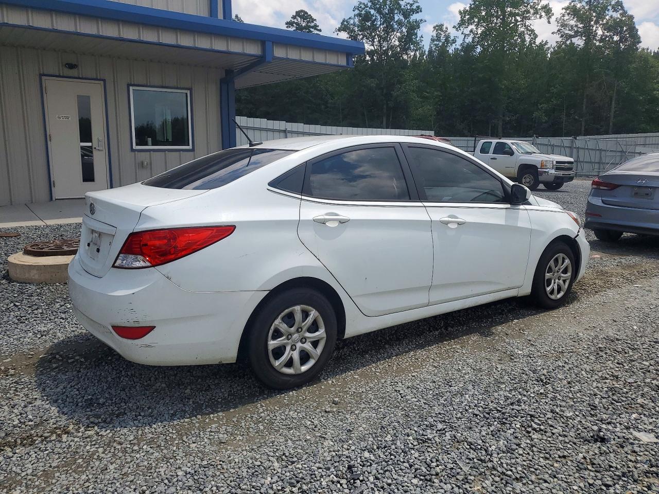 2013 Hyundai Accent Gls White vin: KMHCT4AE0DU585646