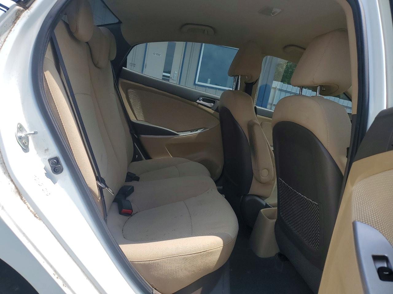 2013 Hyundai Accent Gls White vin: KMHCT4AE0DU585646