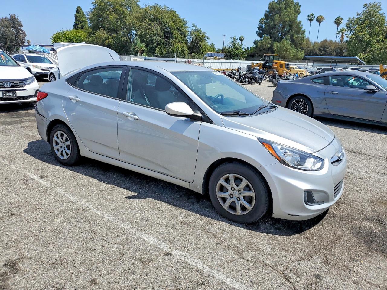 2014 Hyundai Accent Gls Silver vin: KMHCT4AE0EU602043