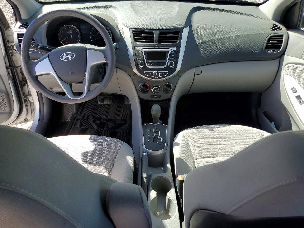 2014 Hyundai Accent Gls Серебряный vin: KMHCT4AE0EU704815