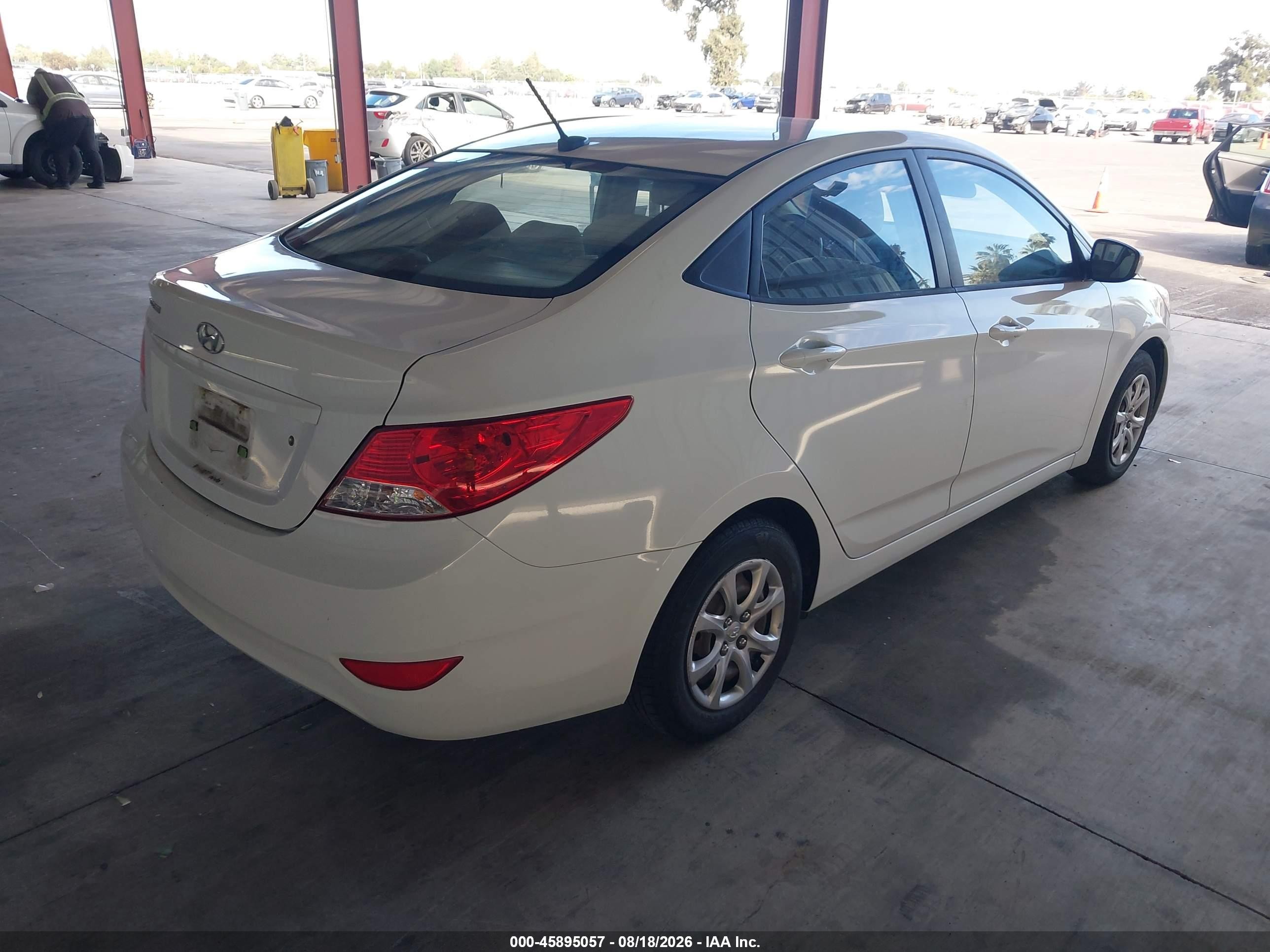 2014 Hyundai Accent Gls White vin: KMHCT4AE0EU746045
