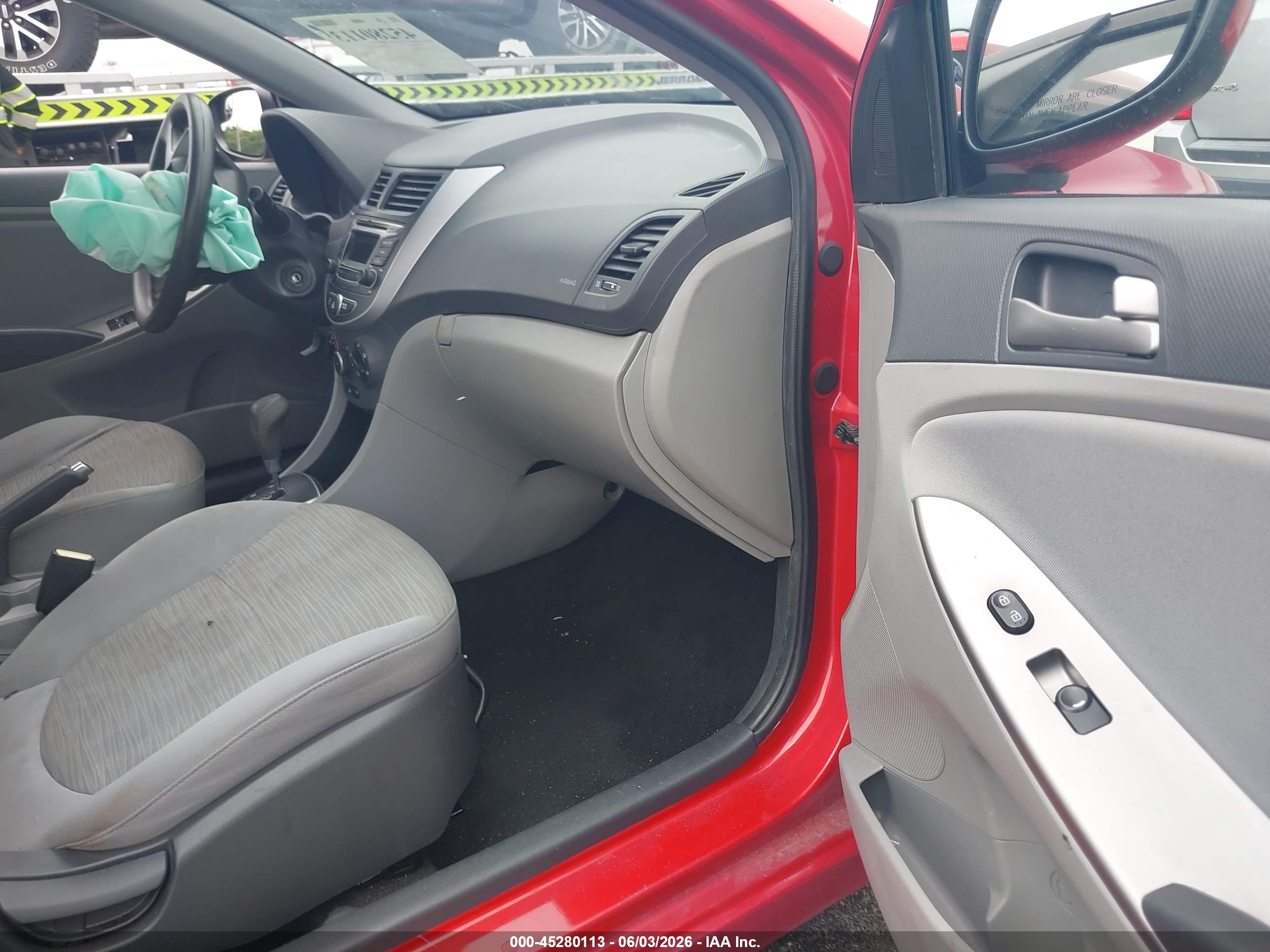 2015 Hyundai Accent Gls Red vin: KMHCT4AE0FU800963
