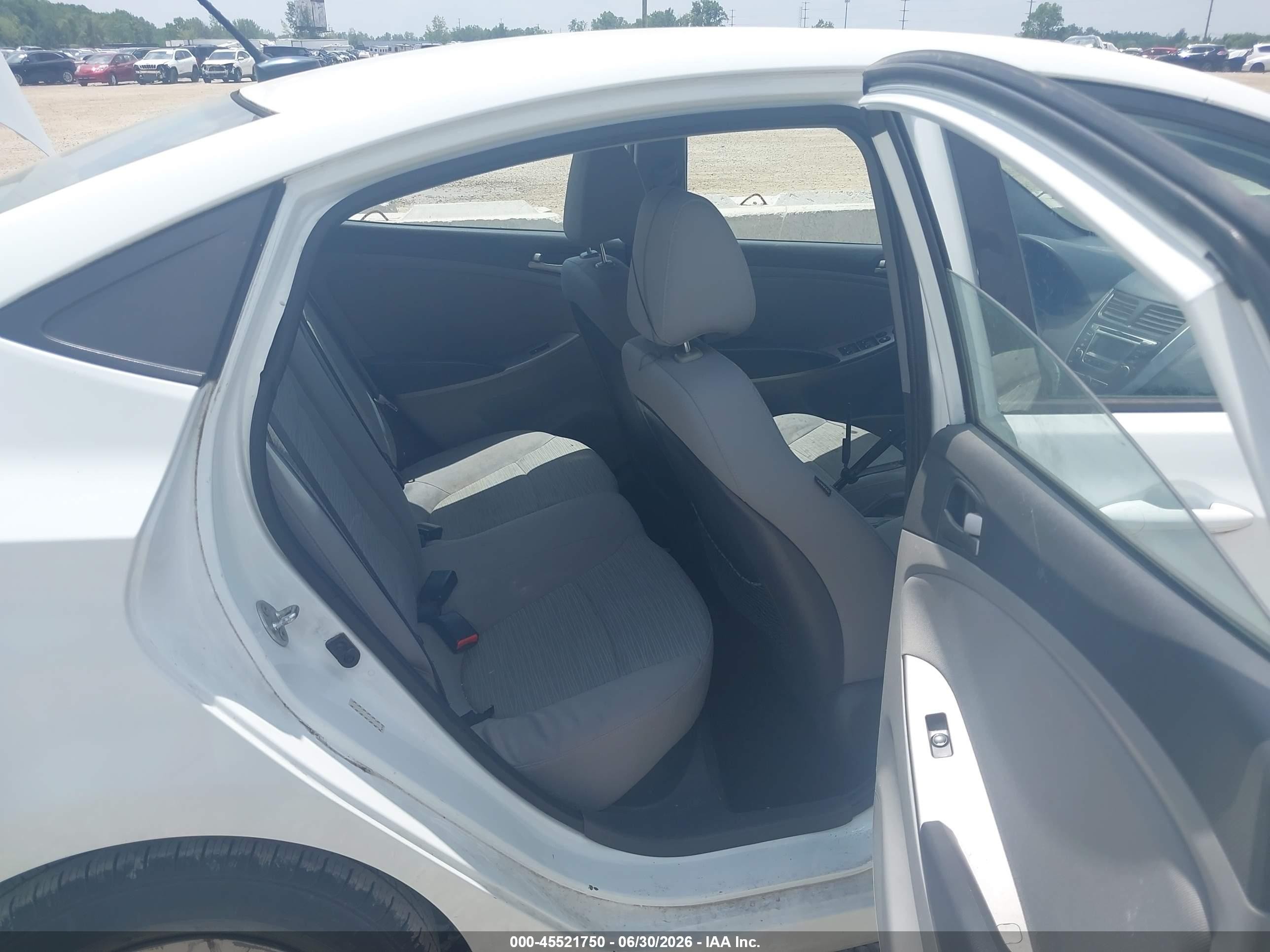 2015 Hyundai Accent Gls White vin: KMHCT4AE0FU853517