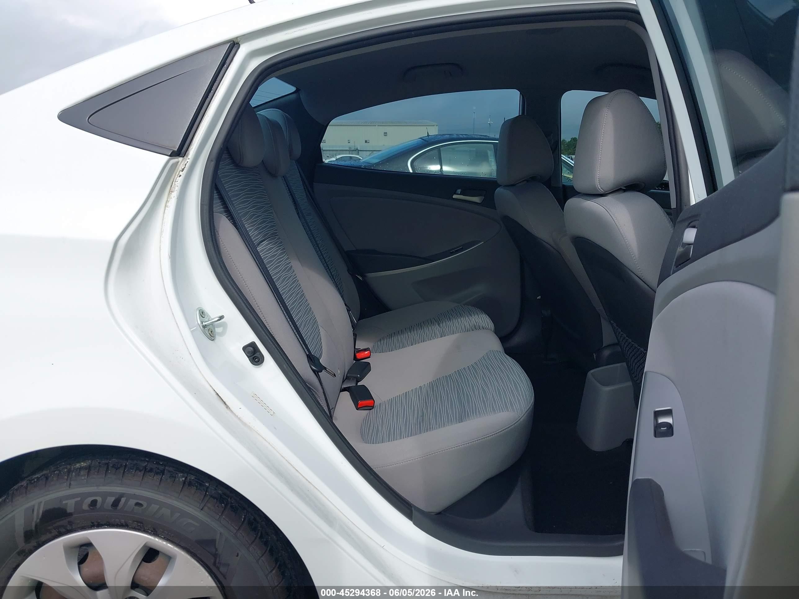 2015 Hyundai Accent Gls White vin: KMHCT4AE0FU927907