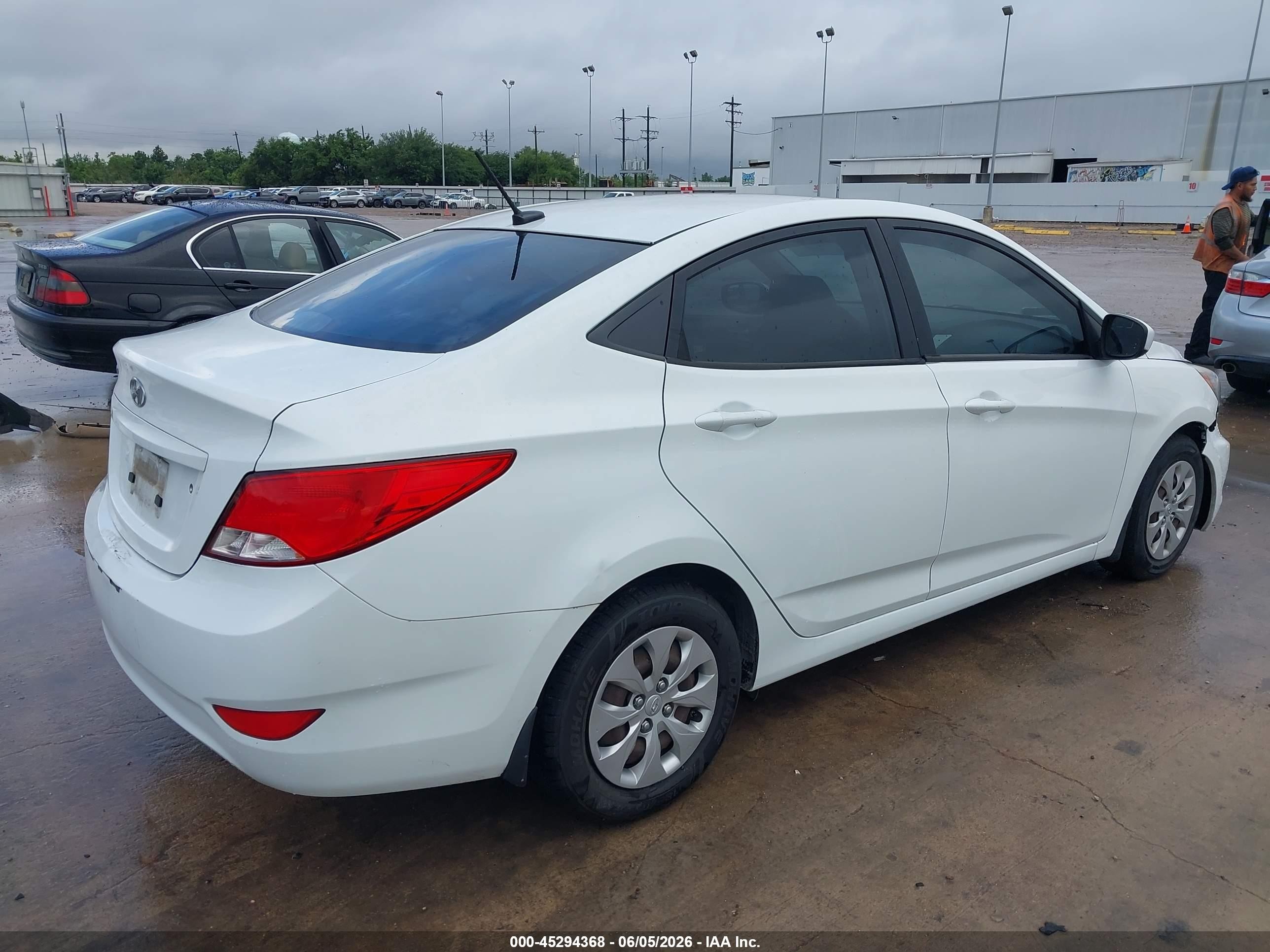 2015 Hyundai Accent Gls White vin: KMHCT4AE0FU927907