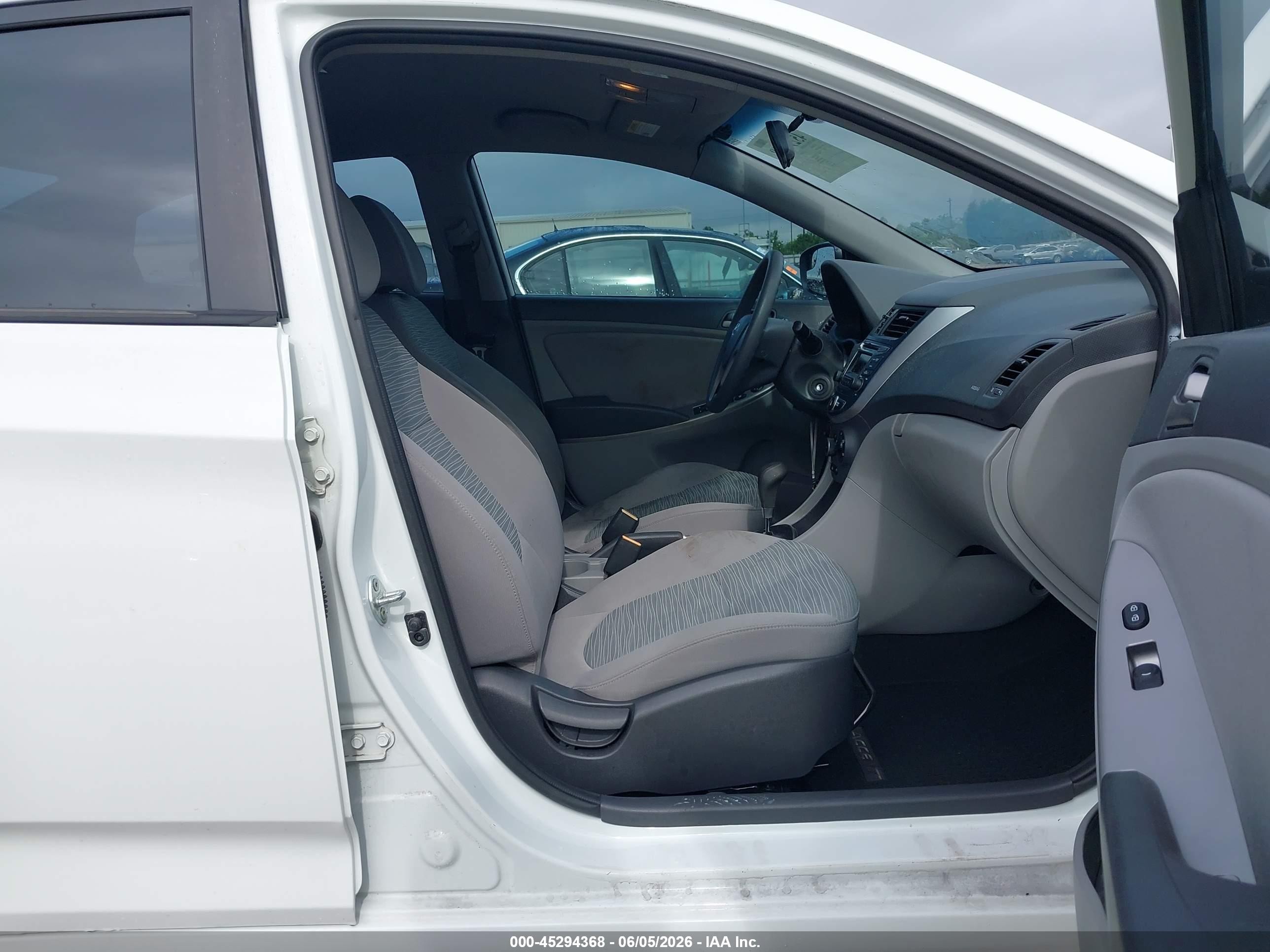 2015 Hyundai Accent Gls White vin: KMHCT4AE0FU927907