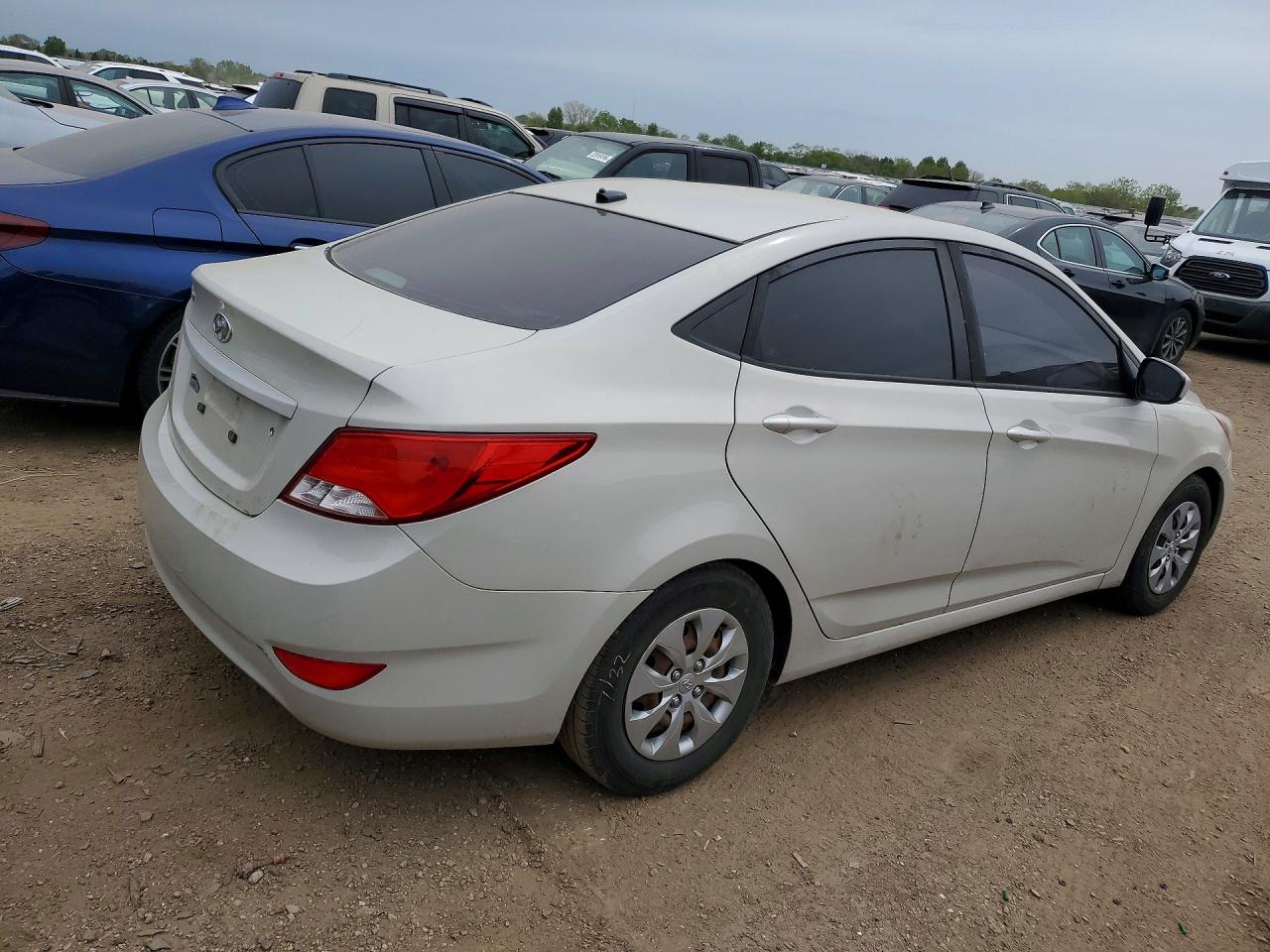 2017 Hyundai Accent Se Beige vin: KMHCT4AE0HU233608
