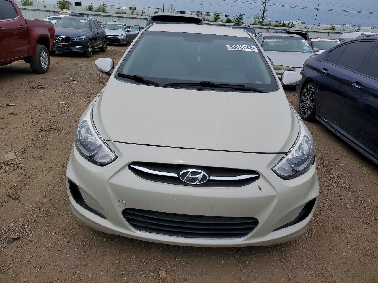 2017 Hyundai Accent Se Beige vin: KMHCT4AE0HU233608