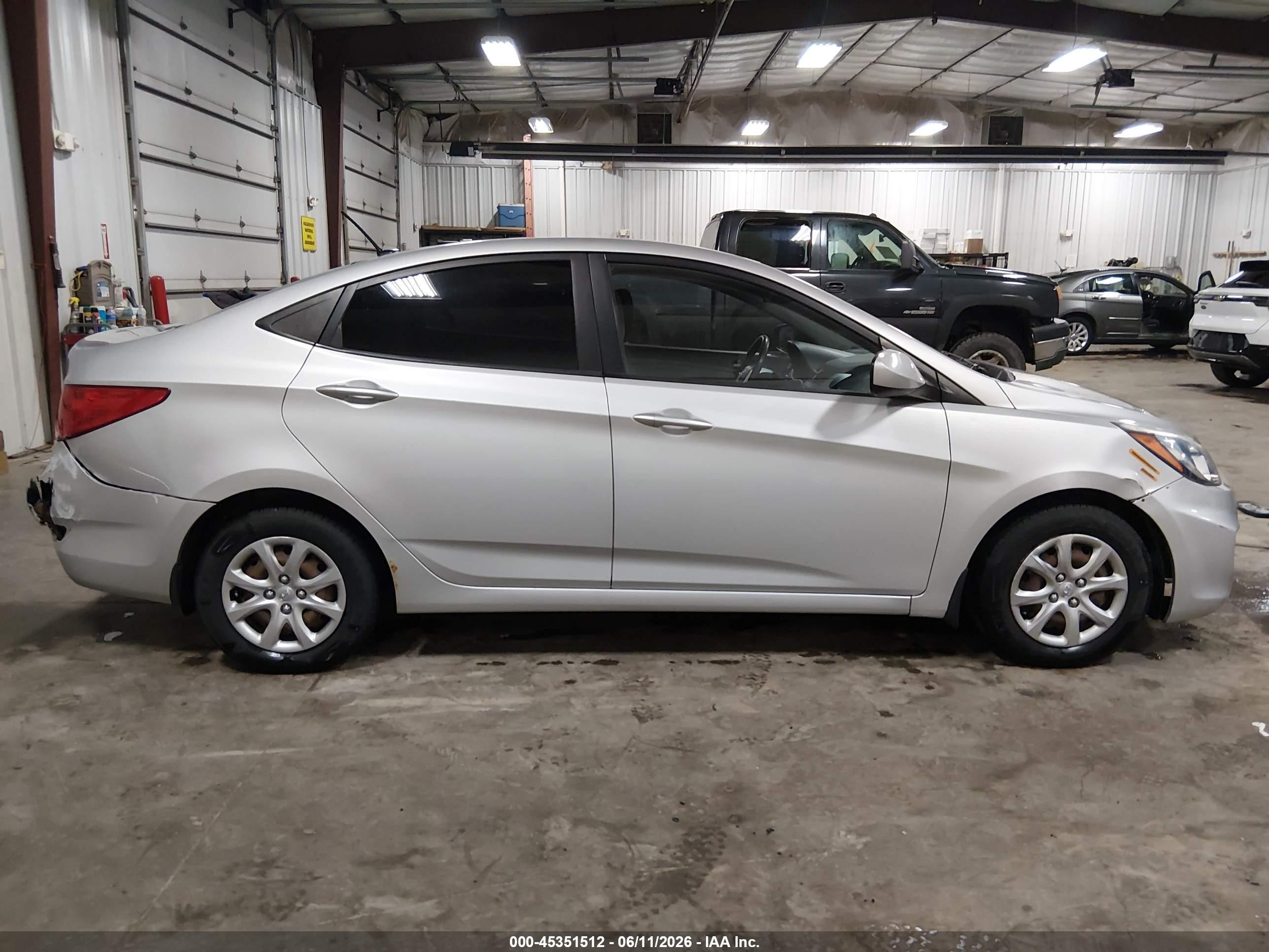 2012 Hyundai Accent Gls Silver vin: KMHCT4AE1CU258963
