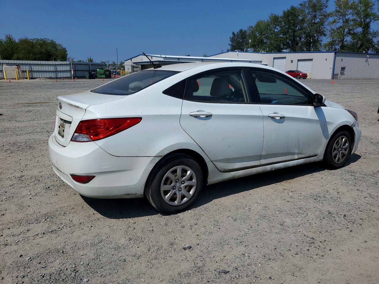 2013 Hyundai Accent Gls White vin: KMHCT4AE1DU332822