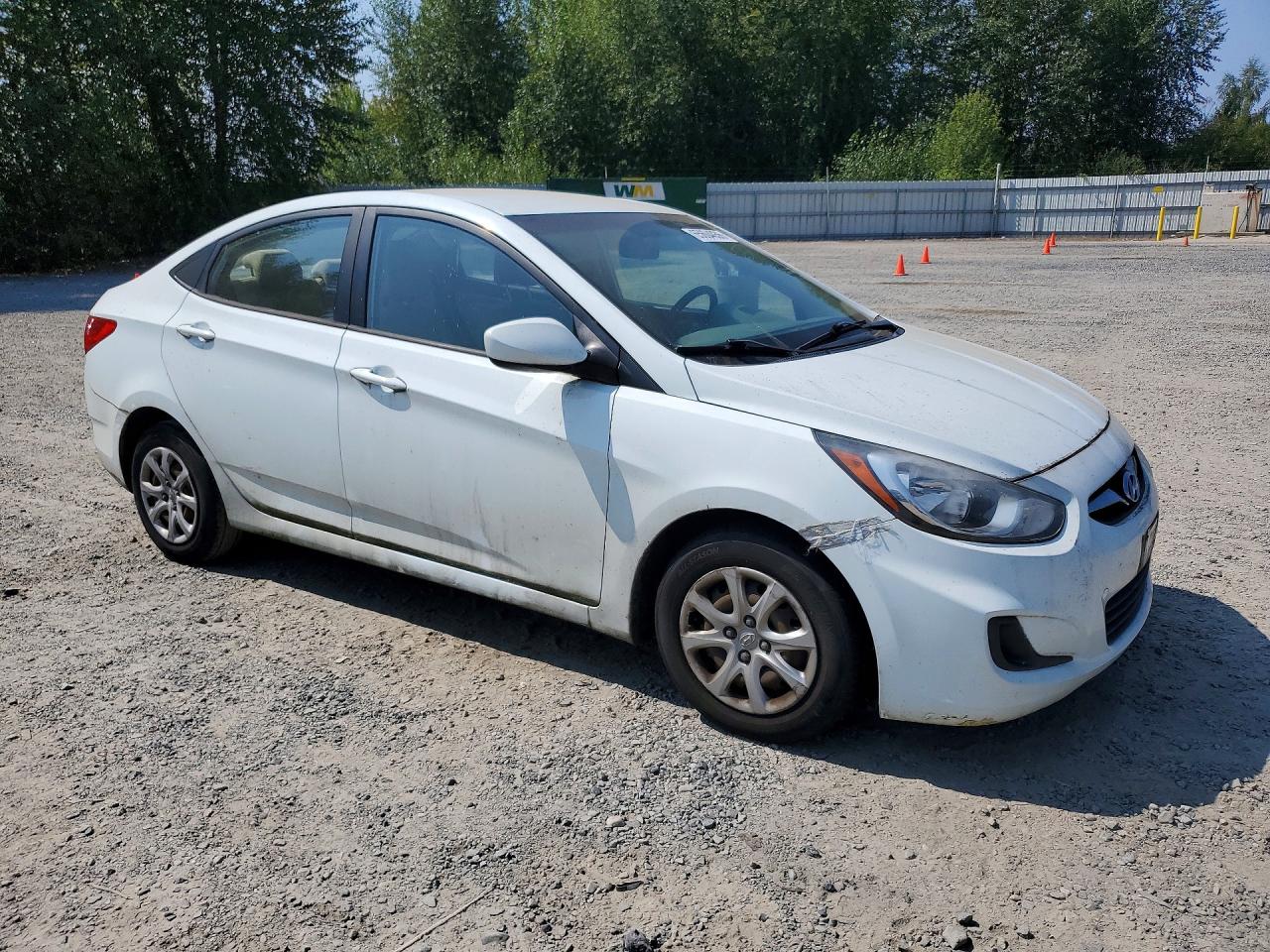 2013 Hyundai Accent Gls White vin: KMHCT4AE1DU332822