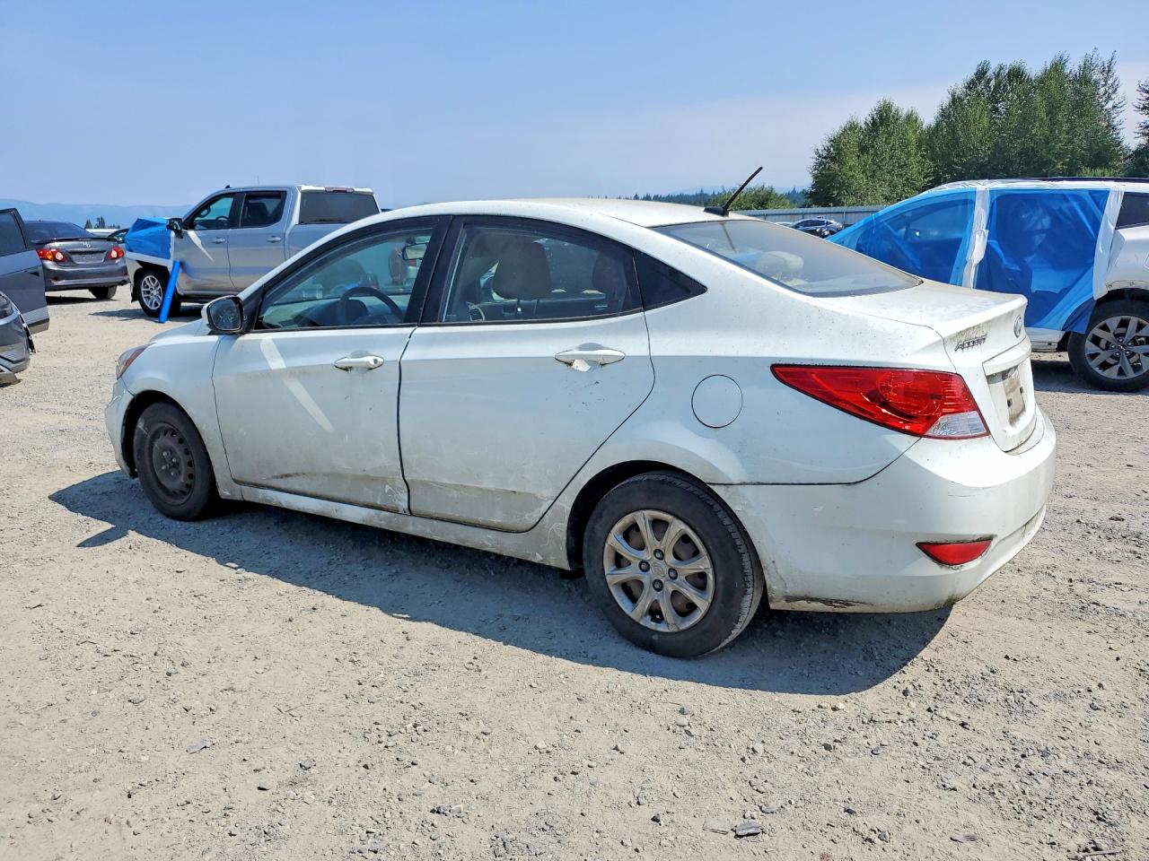 2013 Hyundai Accent Gls White vin: KMHCT4AE1DU332822