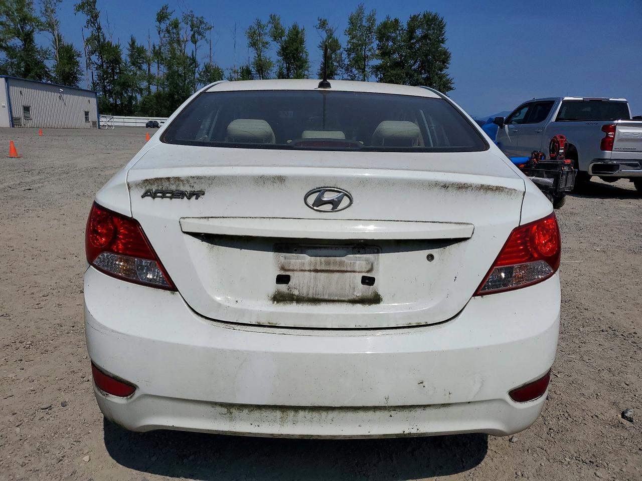2013 Hyundai Accent Gls White vin: KMHCT4AE1DU332822