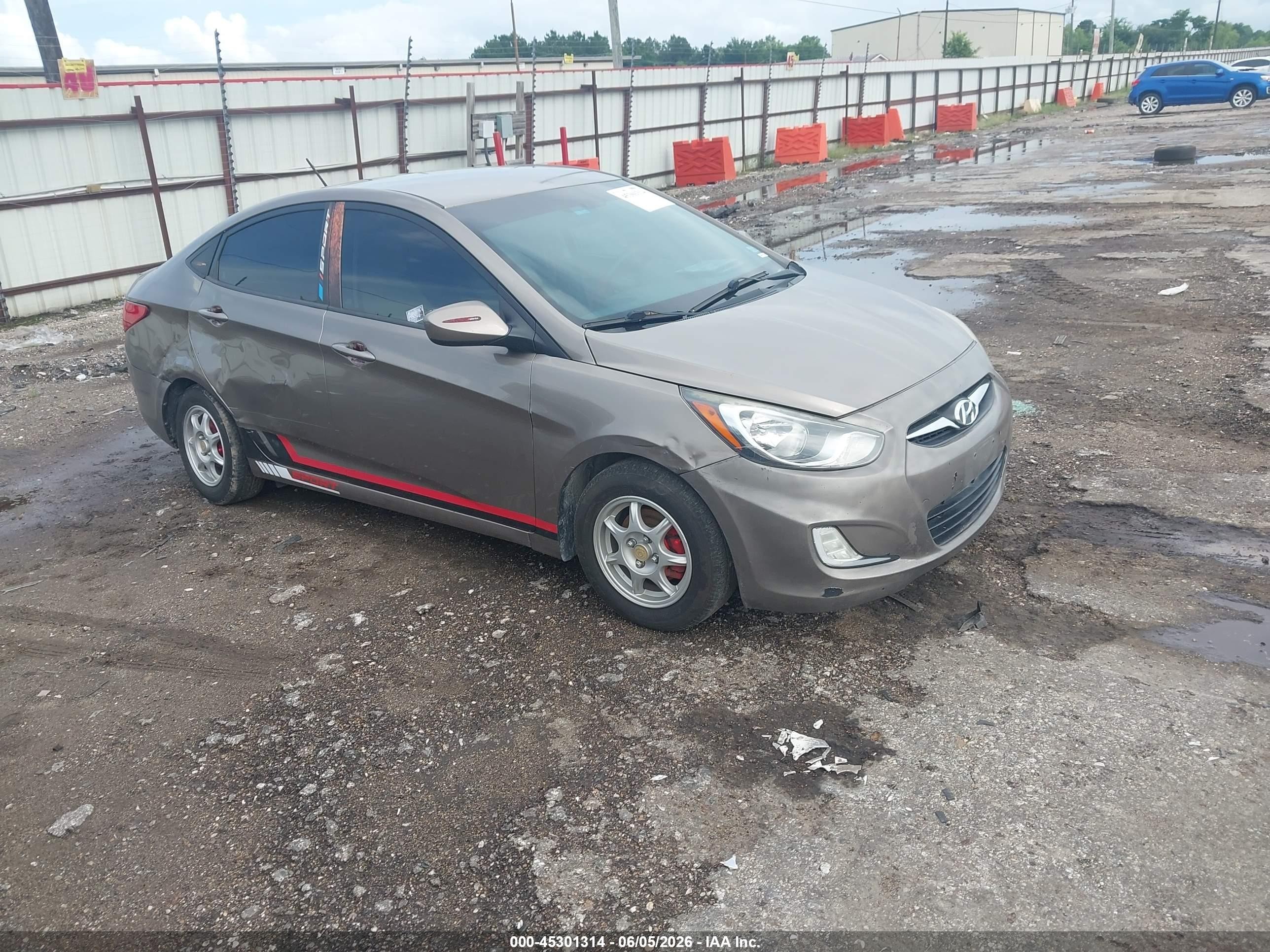 2013 Hyundai Accent Gls Brown vin: KMHCT4AE1DU349491