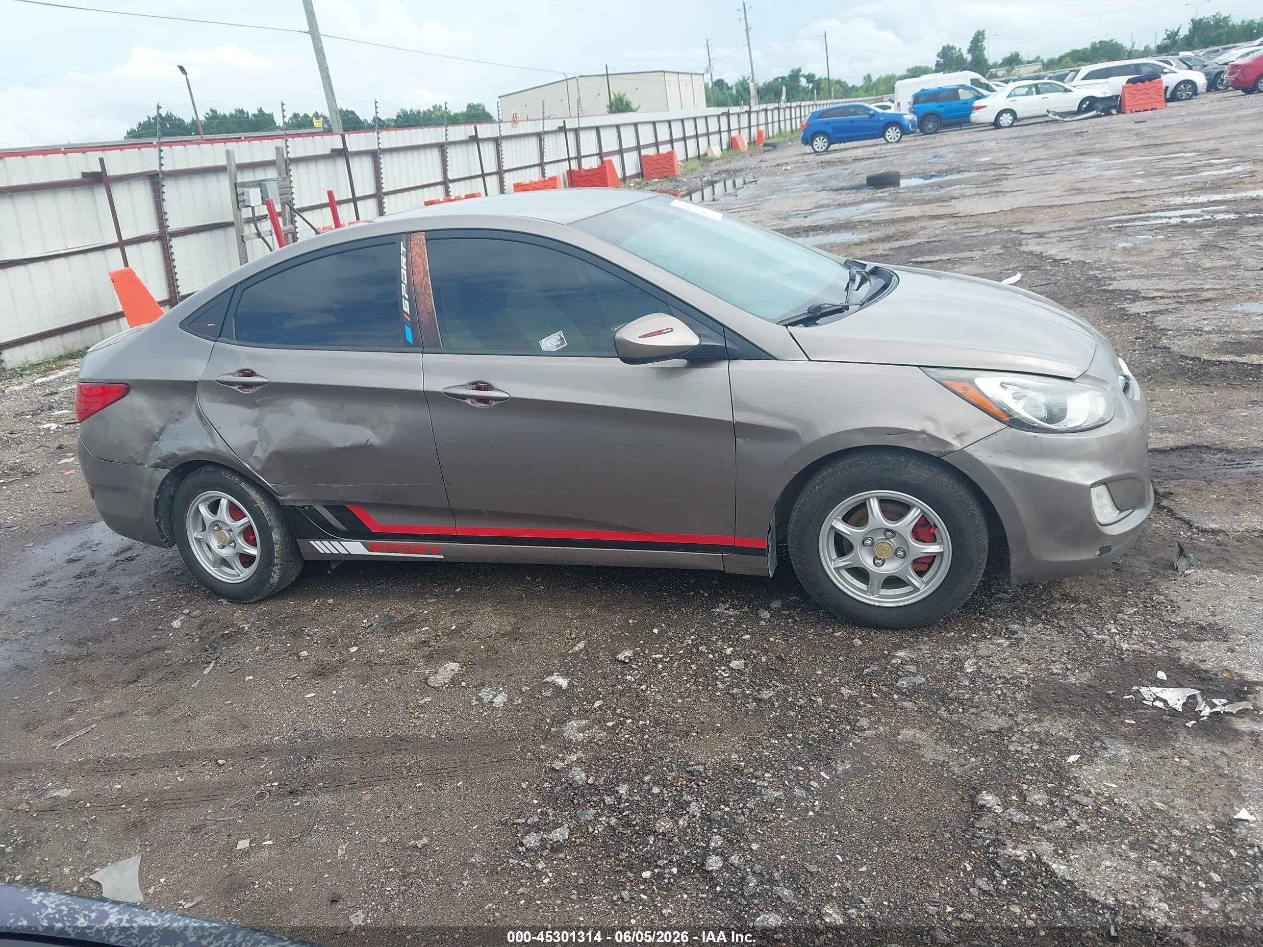 2013 Hyundai Accent Gls Brown vin: KMHCT4AE1DU349491