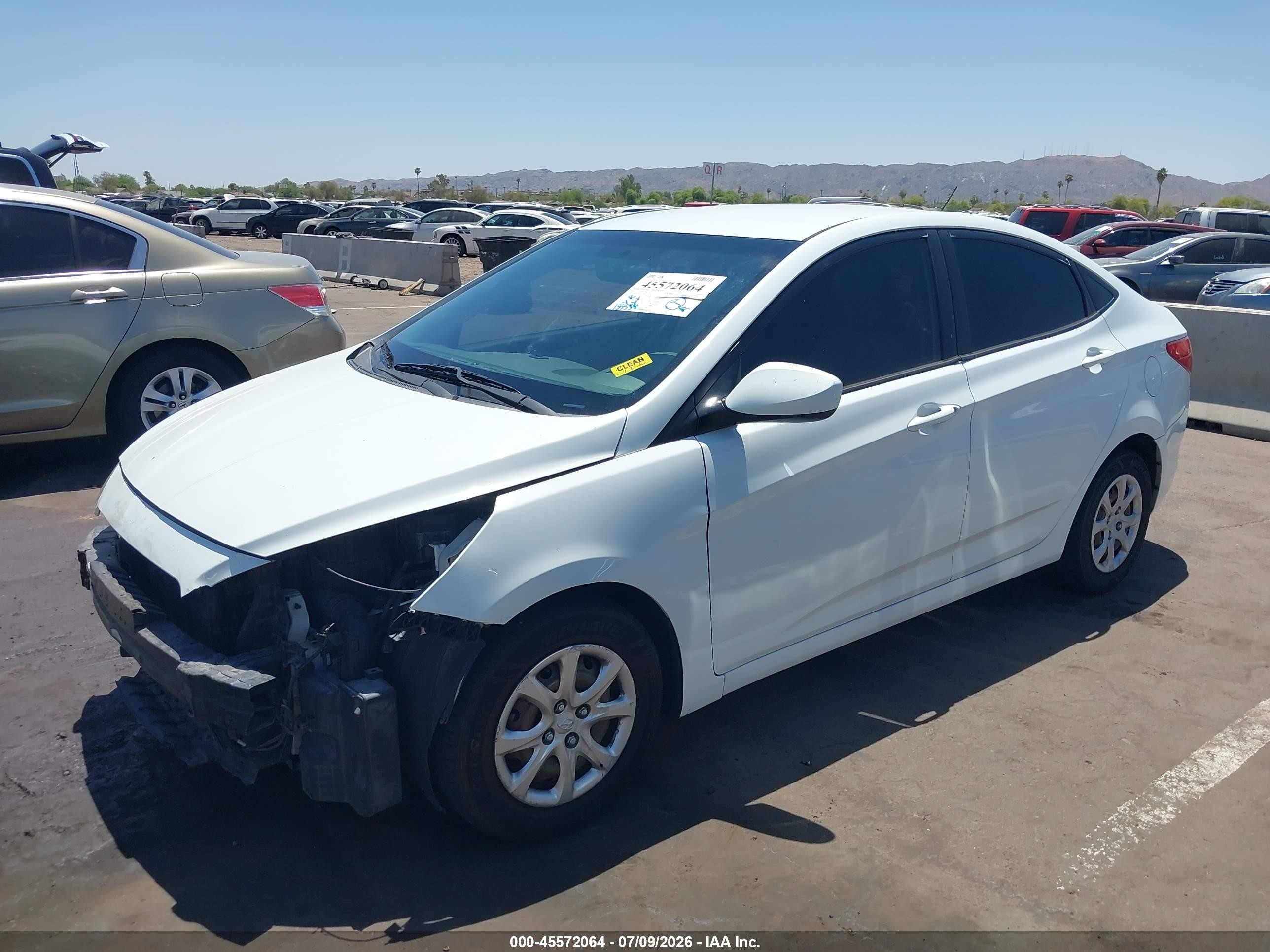 2013 Hyundai Accent Gls White vin: KMHCT4AE1DU447713