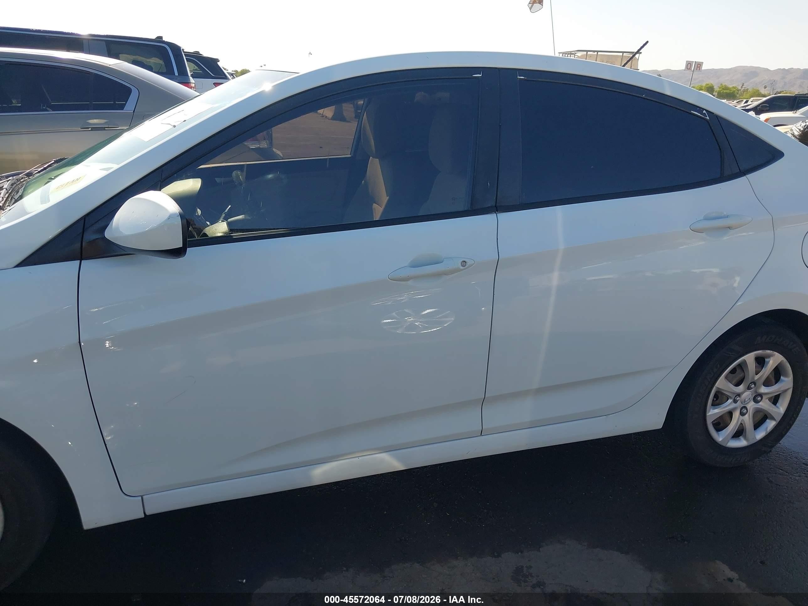 2013 Hyundai Accent Gls White vin: KMHCT4AE1DU447713