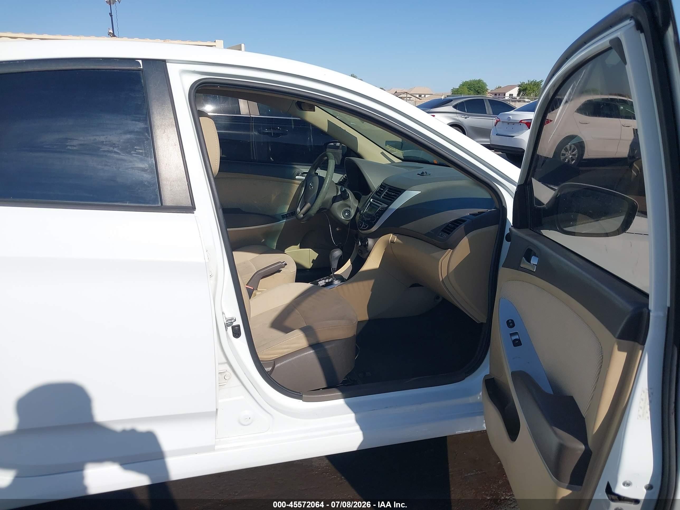 2013 Hyundai Accent Gls White vin: KMHCT4AE1DU447713