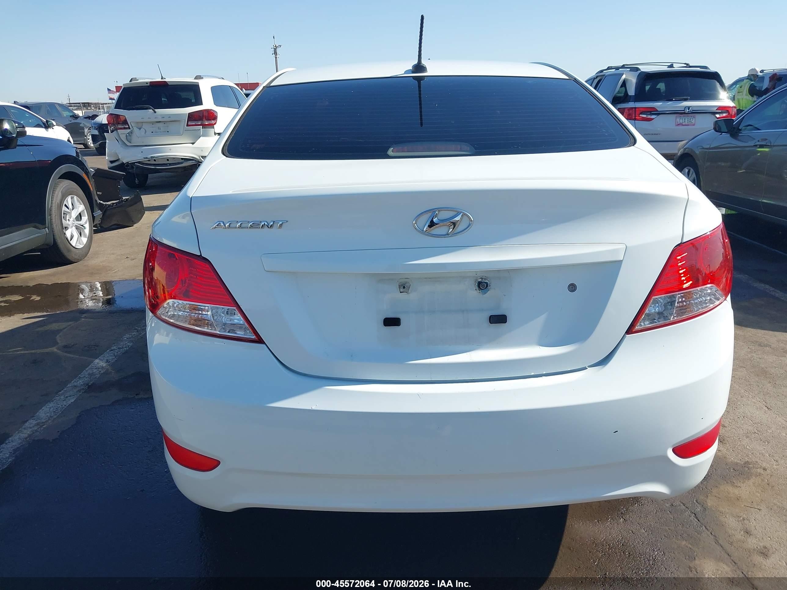 2013 Hyundai Accent Gls White vin: KMHCT4AE1DU447713
