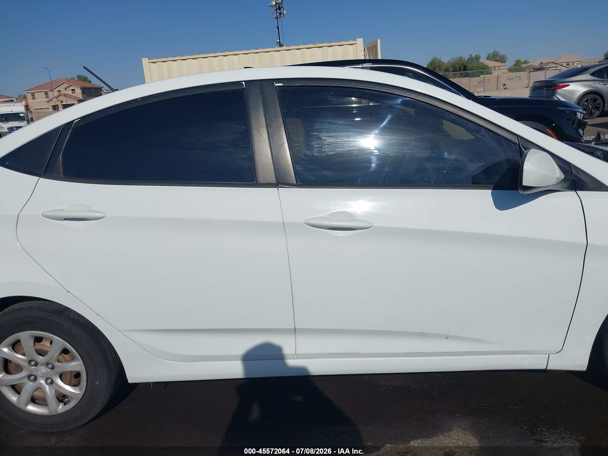 2013 Hyundai Accent Gls White vin: KMHCT4AE1DU447713