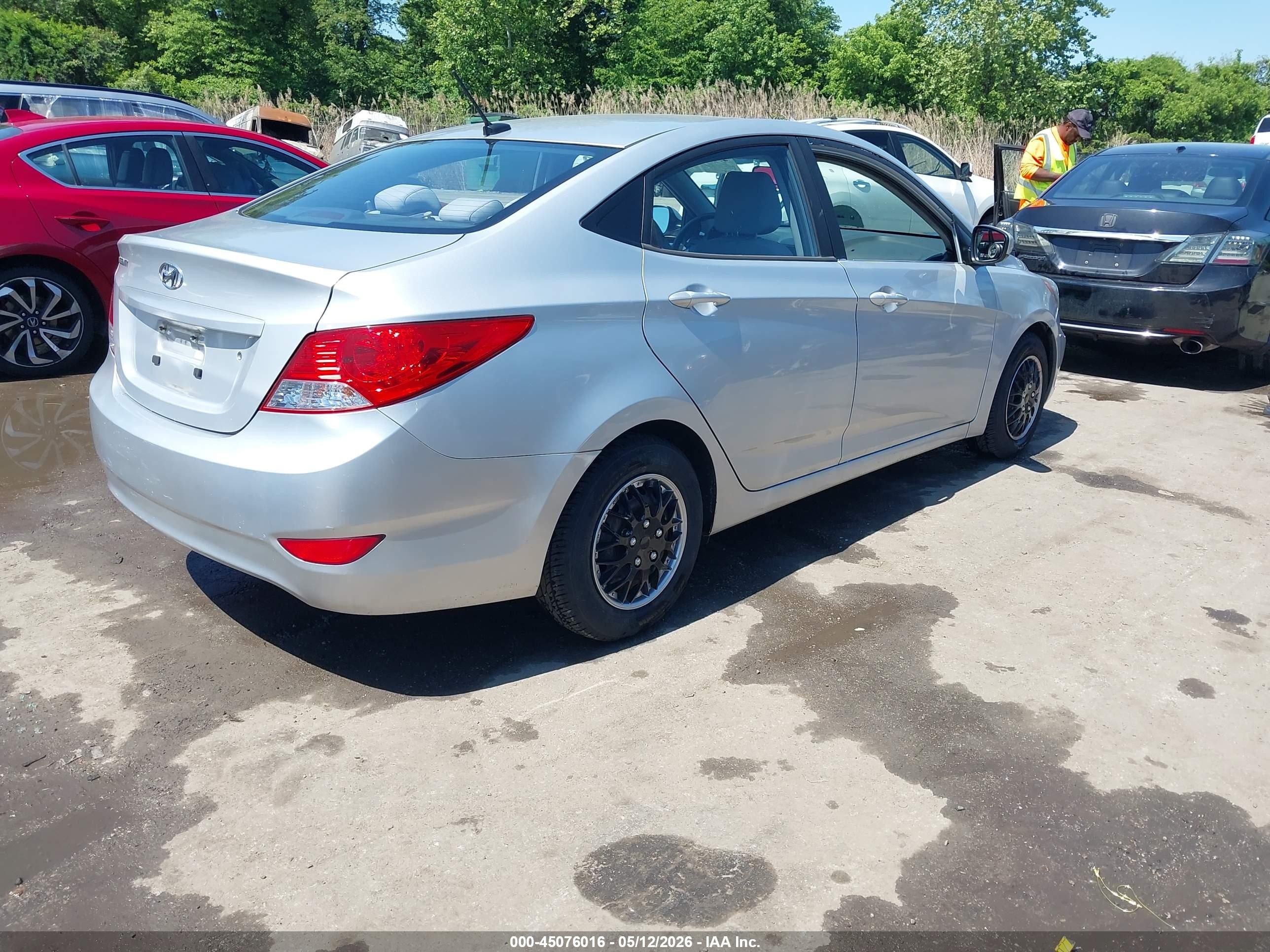 2013 Hyundai Accent Gls Серебряный vin: KMHCT4AE1DU487368