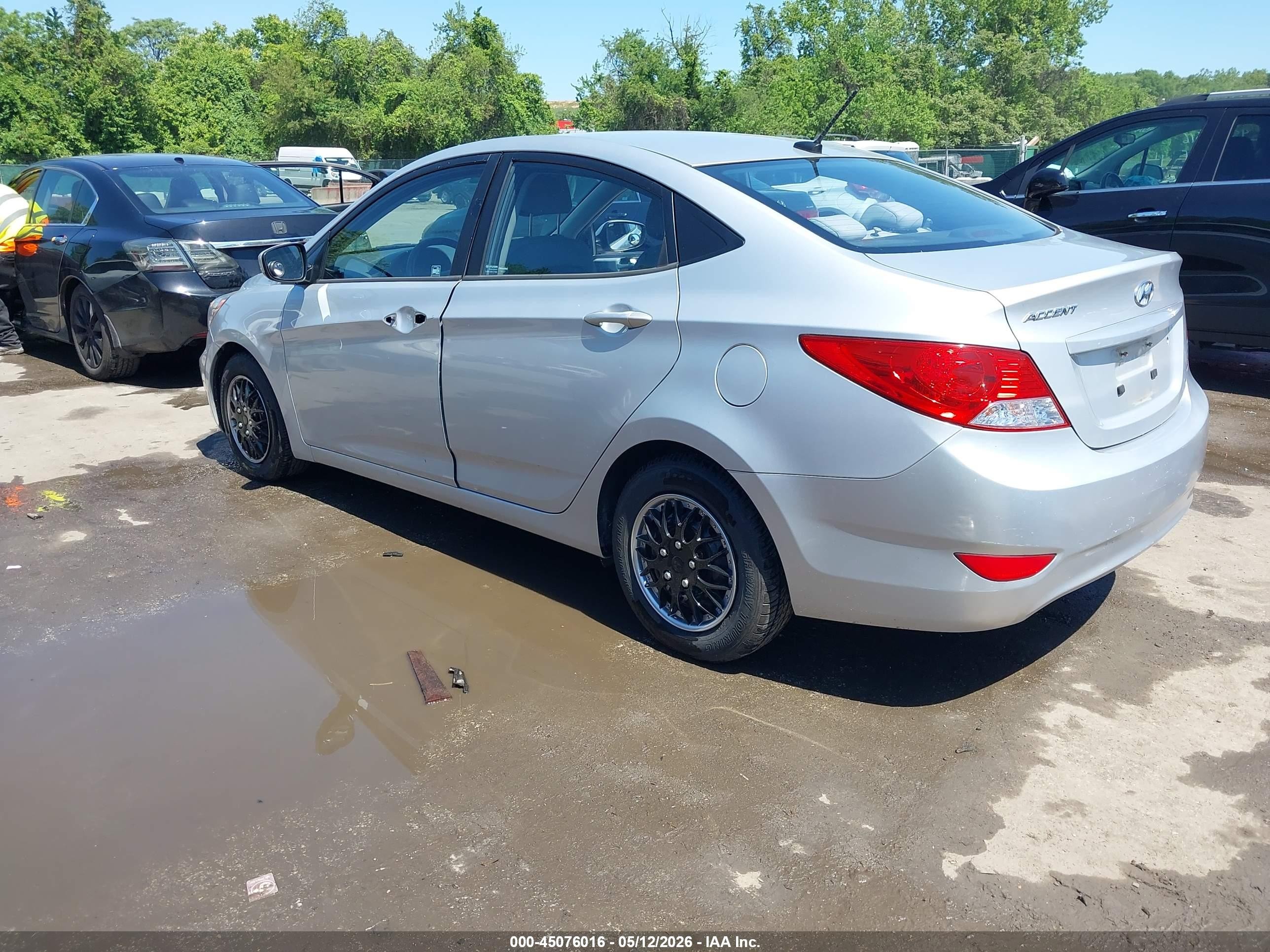 2013 Hyundai Accent Gls Серебряный vin: KMHCT4AE1DU487368