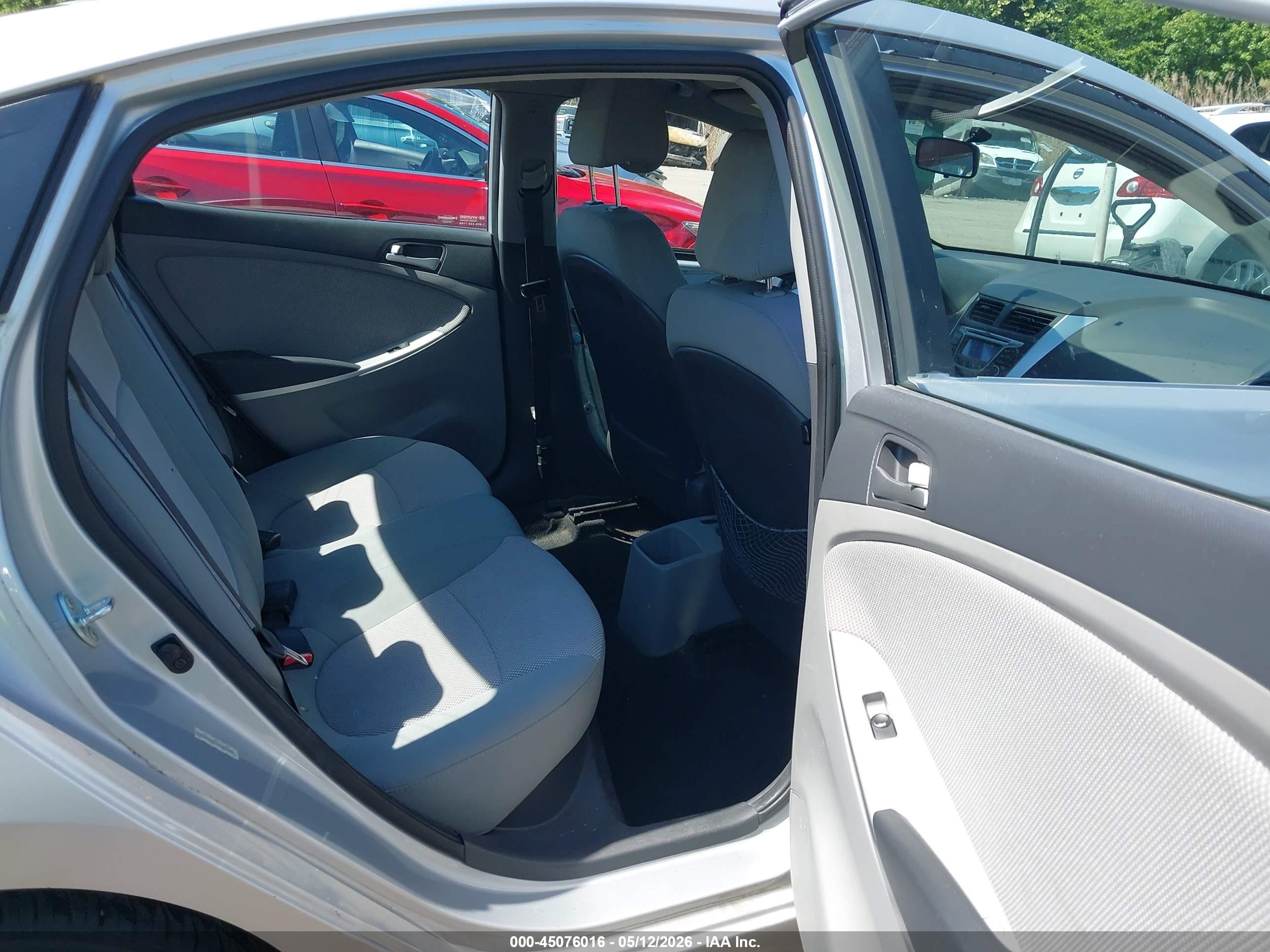 2013 Hyundai Accent Gls Серебряный vin: KMHCT4AE1DU487368
