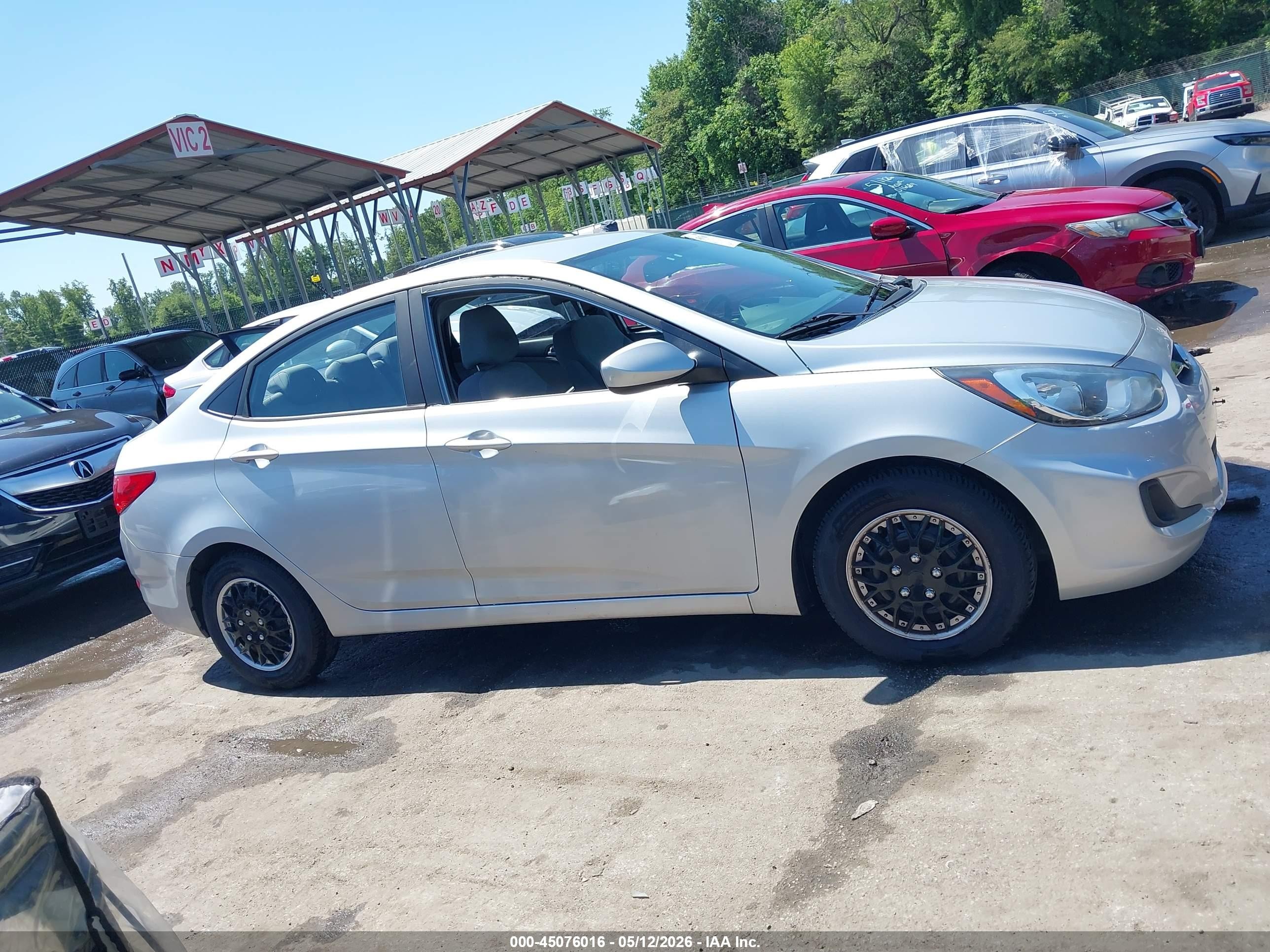 2013 Hyundai Accent Gls Серебряный vin: KMHCT4AE1DU487368