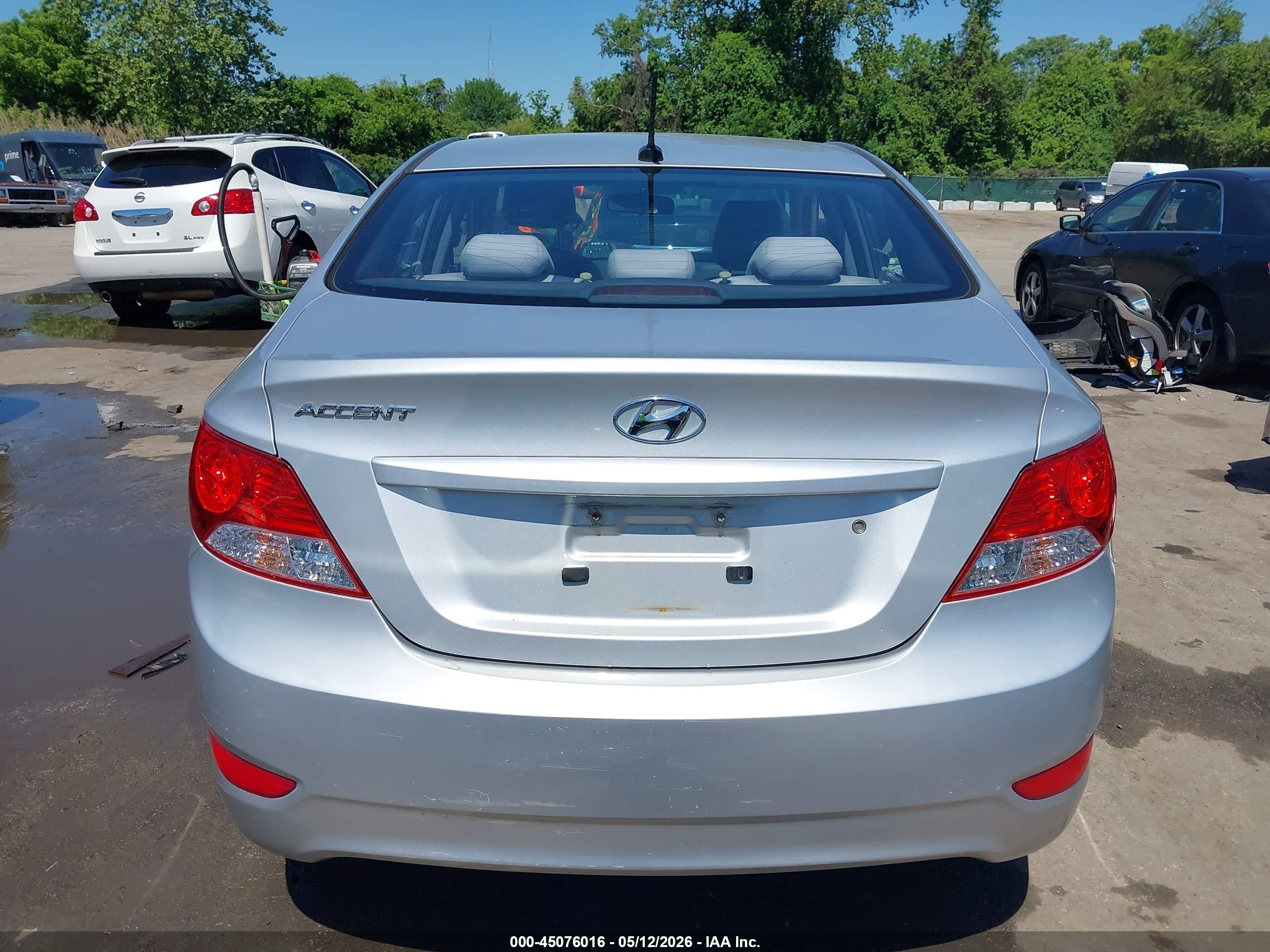 2013 Hyundai Accent Gls Серебряный vin: KMHCT4AE1DU487368