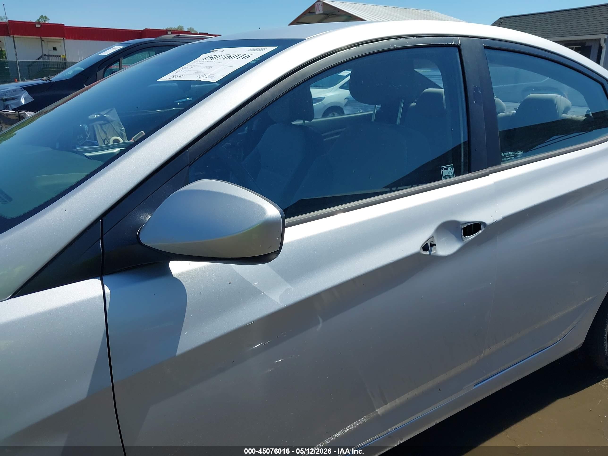 2013 Hyundai Accent Gls Серебряный vin: KMHCT4AE1DU487368