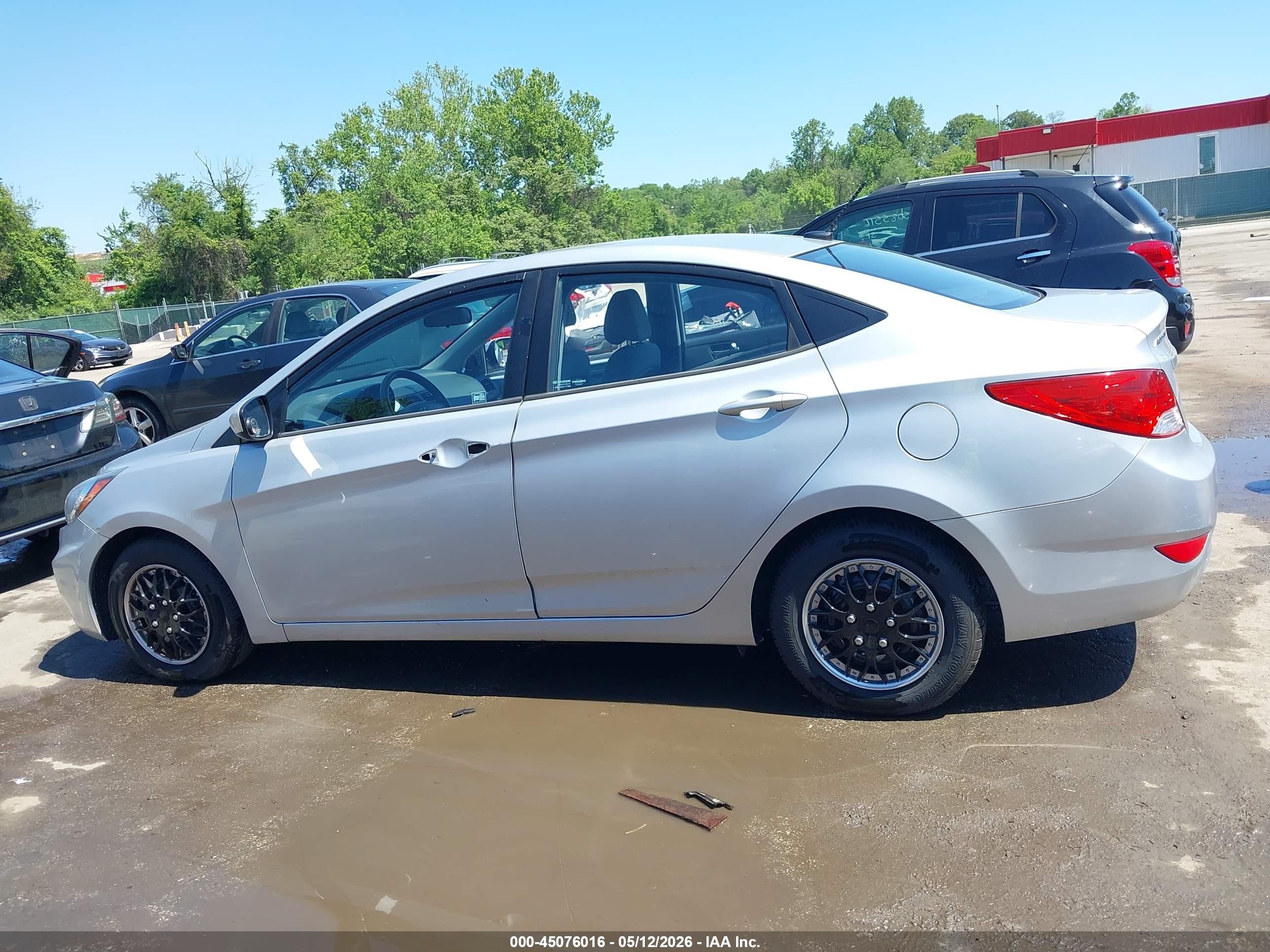 2013 Hyundai Accent Gls Серебряный vin: KMHCT4AE1DU487368