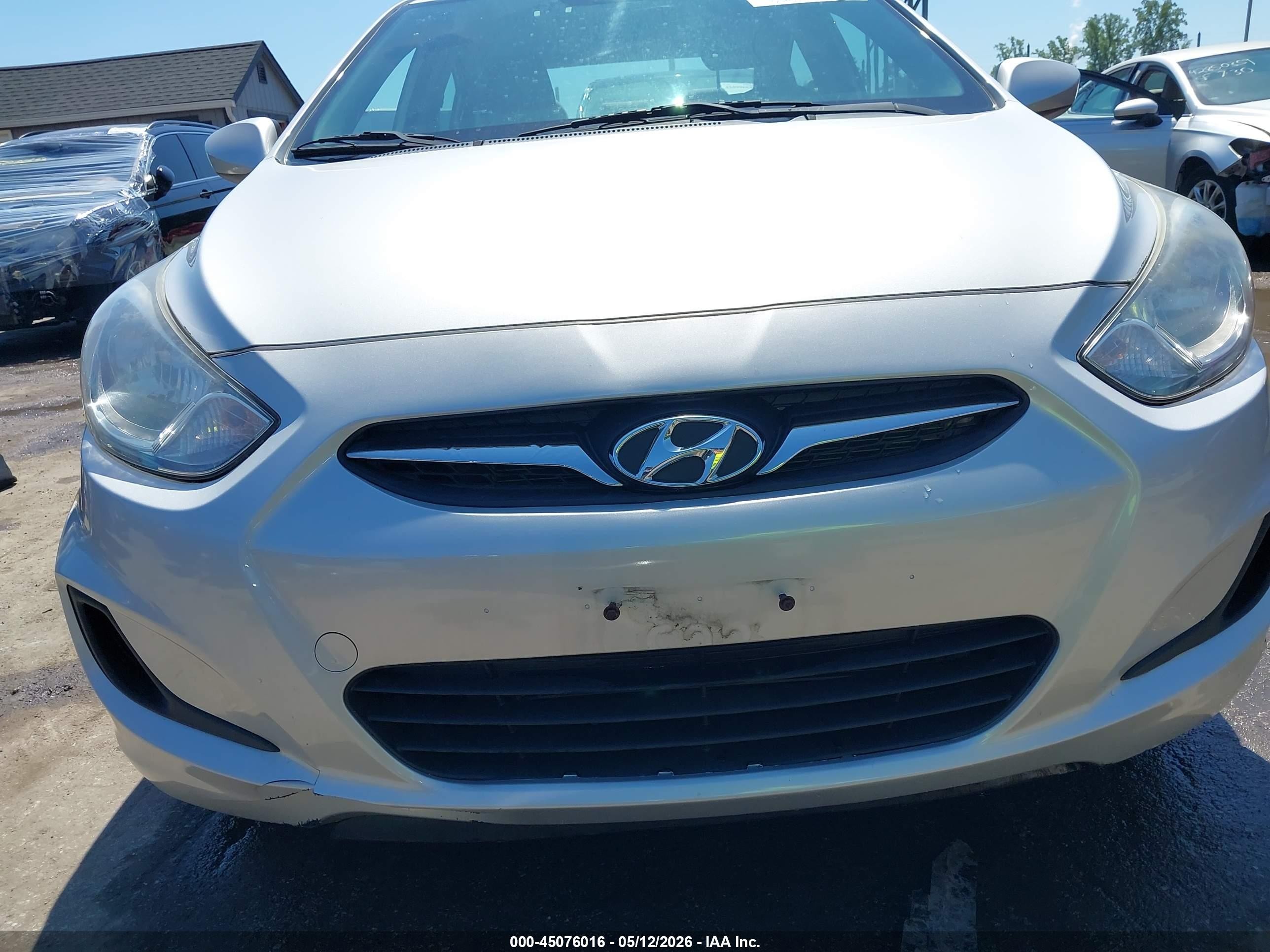 2013 Hyundai Accent Gls Серебряный vin: KMHCT4AE1DU487368
