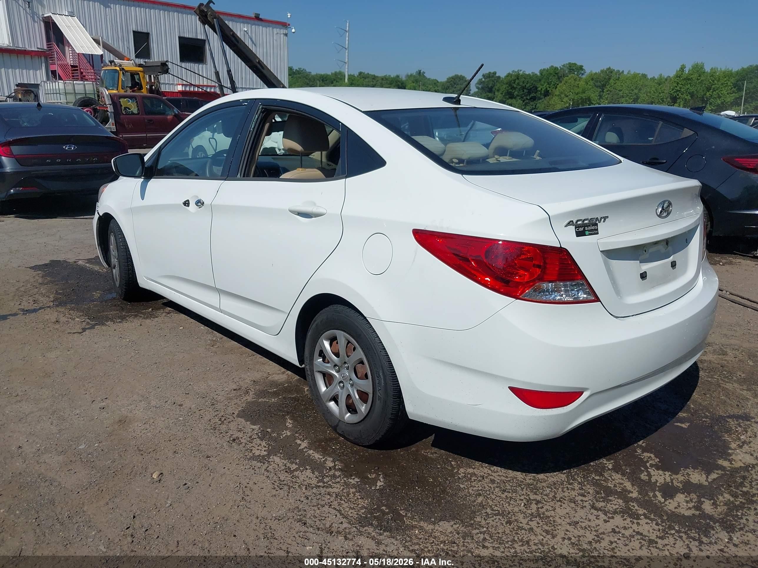 2013 Hyundai Accent Gls White vin: KMHCT4AE1DU489864