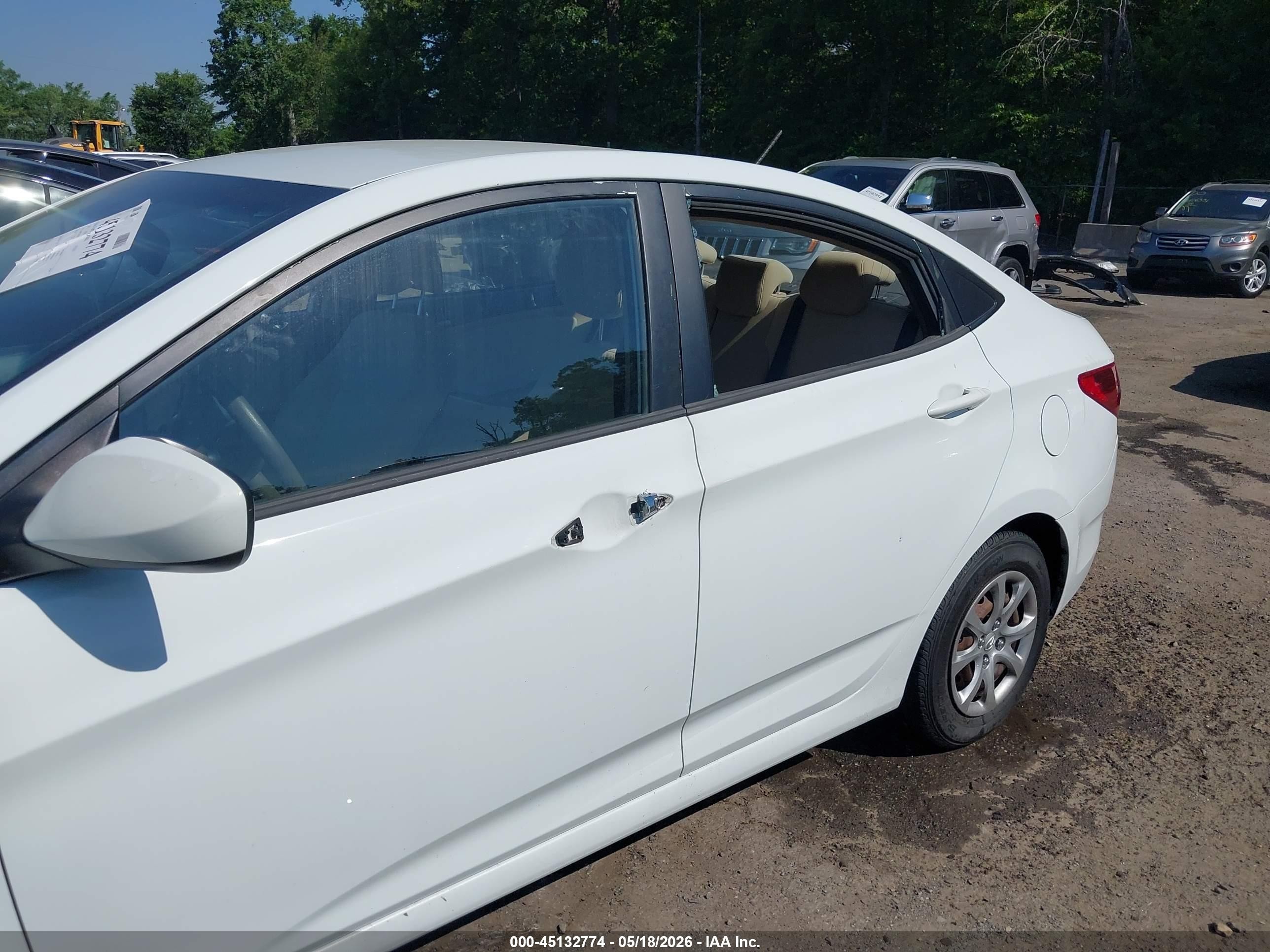 2013 Hyundai Accent Gls White vin: KMHCT4AE1DU489864