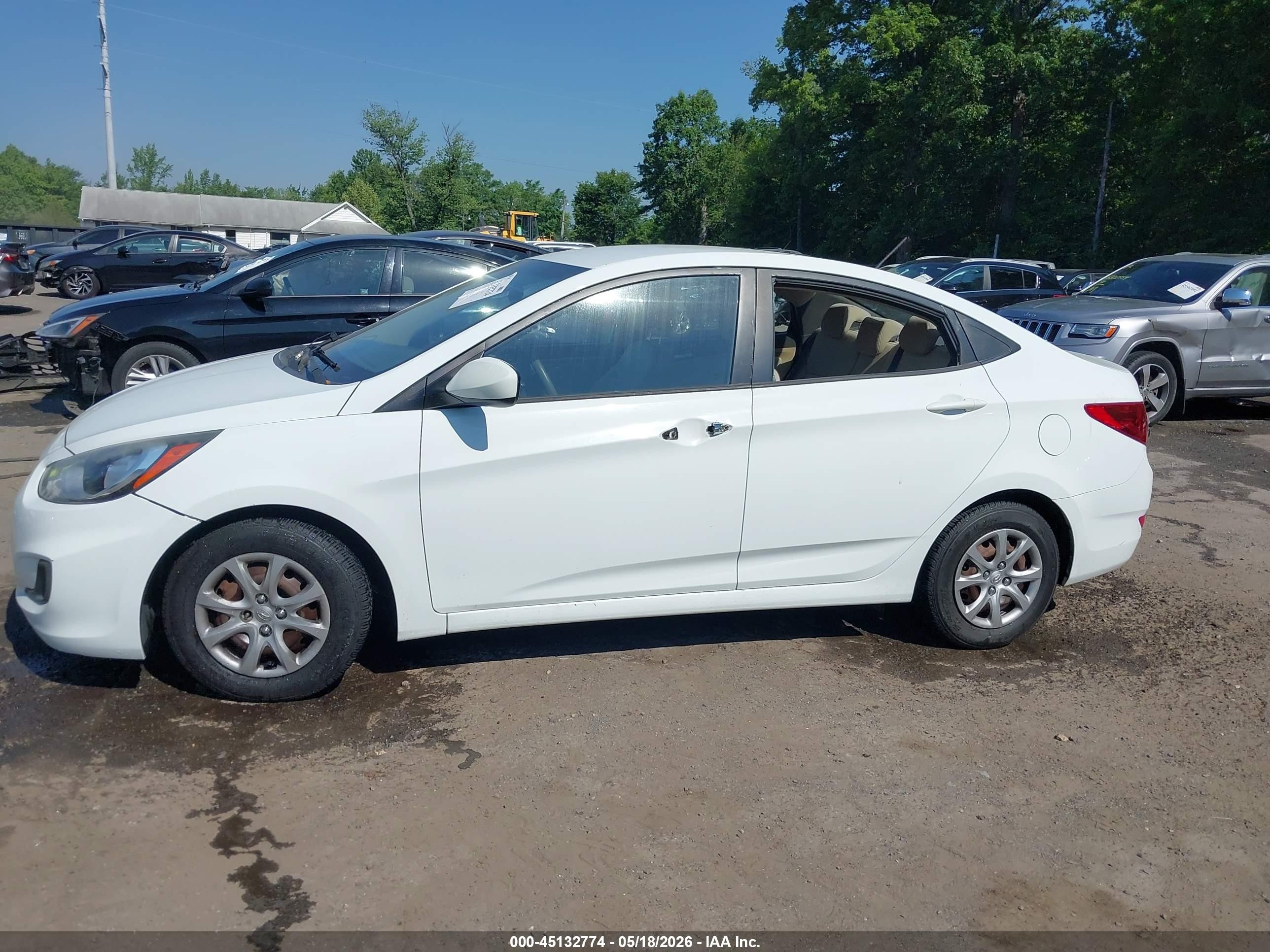 2013 Hyundai Accent Gls White vin: KMHCT4AE1DU489864