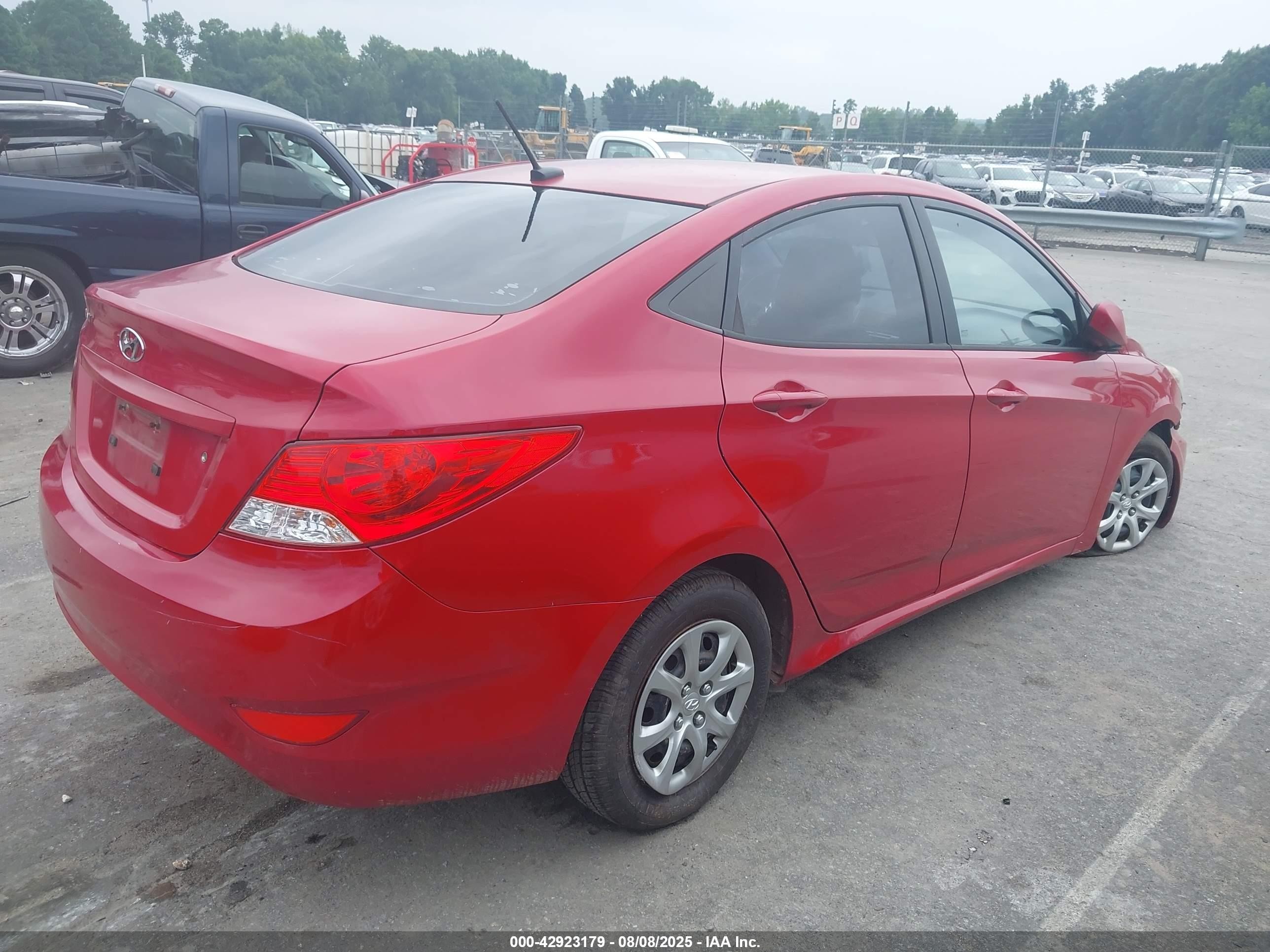 2013 Hyundai Accent Gls Red vin: KMHCT4AE1DU511121