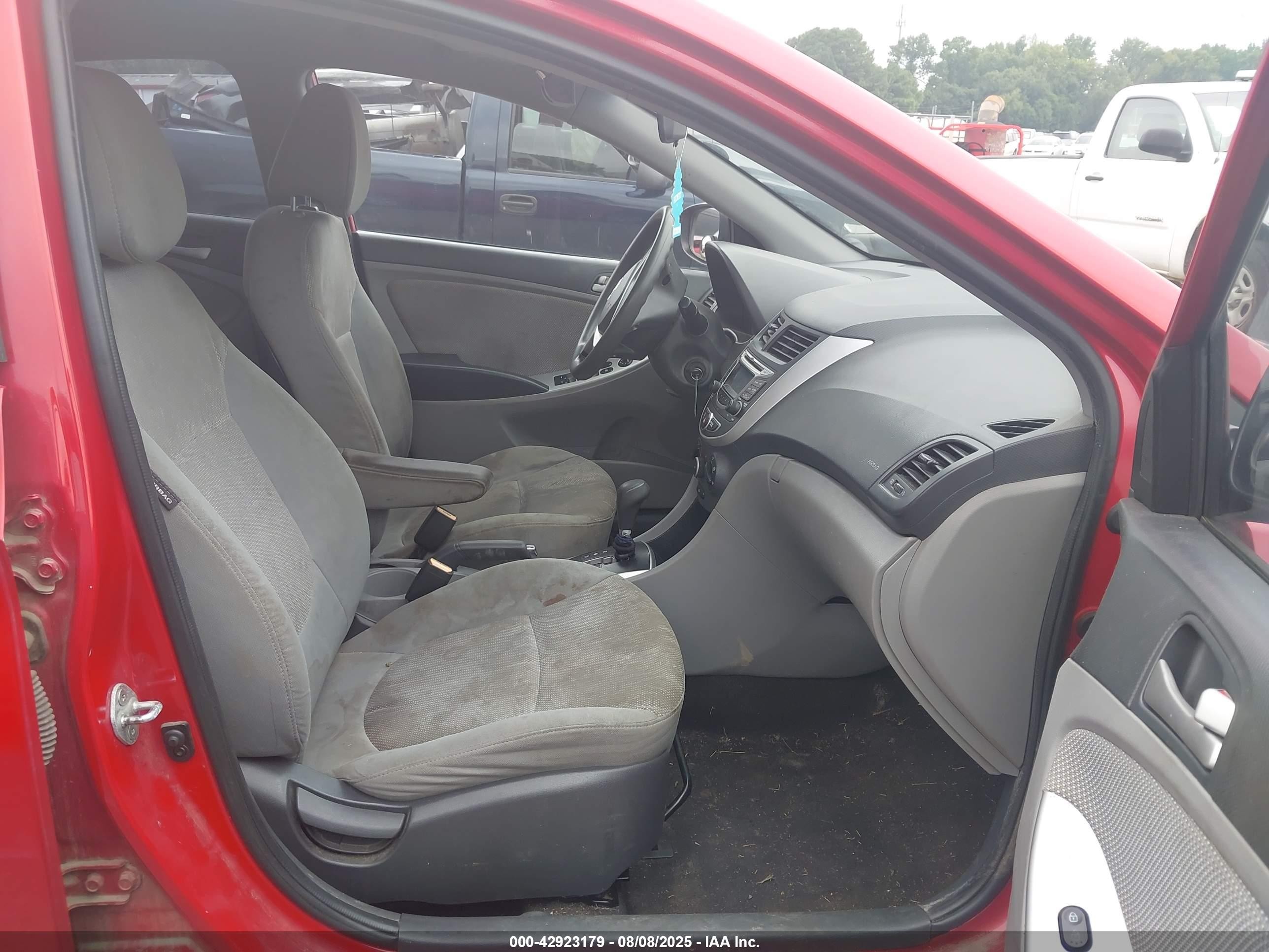 2013 Hyundai Accent Gls Red vin: KMHCT4AE1DU511121