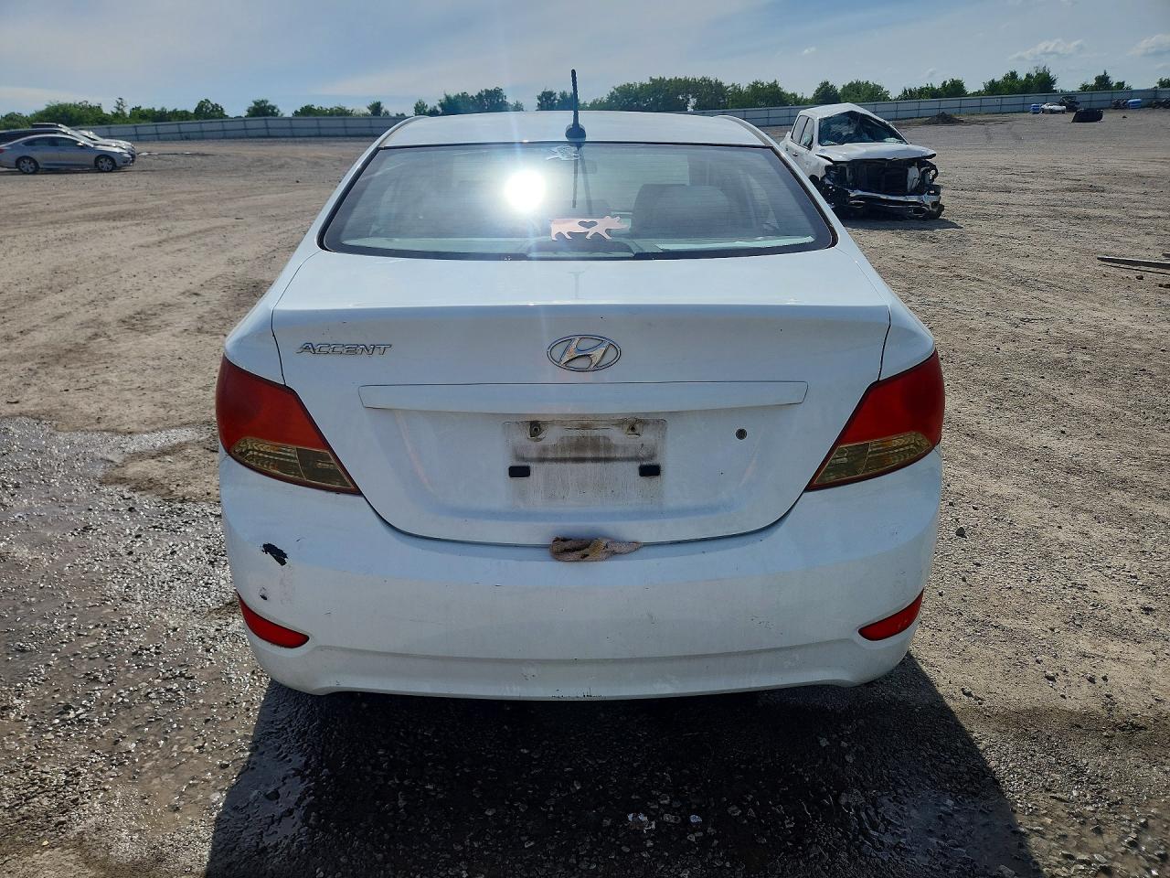2013 Hyundai Accent Gls White vin: KMHCT4AE1DU516027