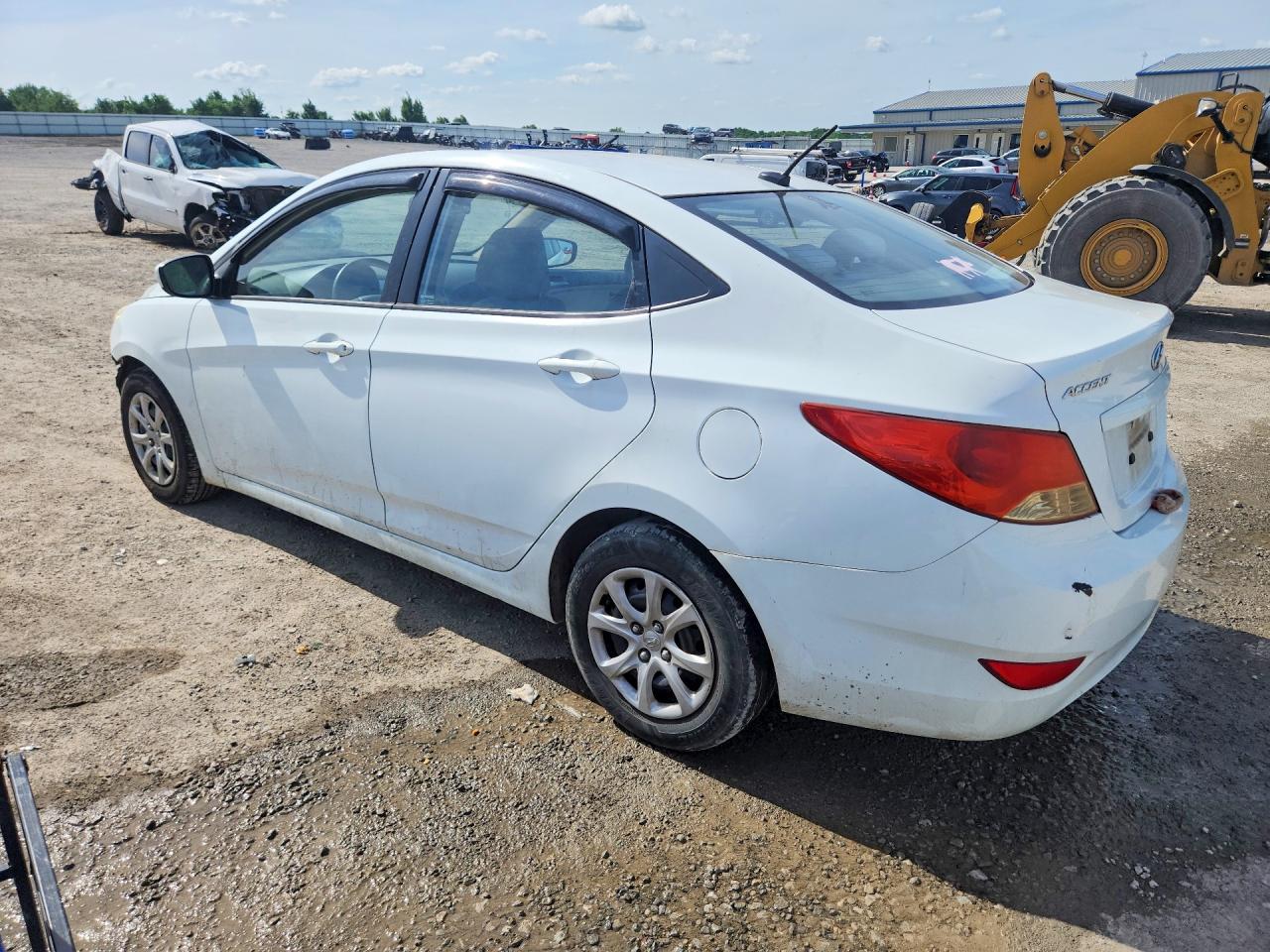 2013 Hyundai Accent Gls White vin: KMHCT4AE1DU516027