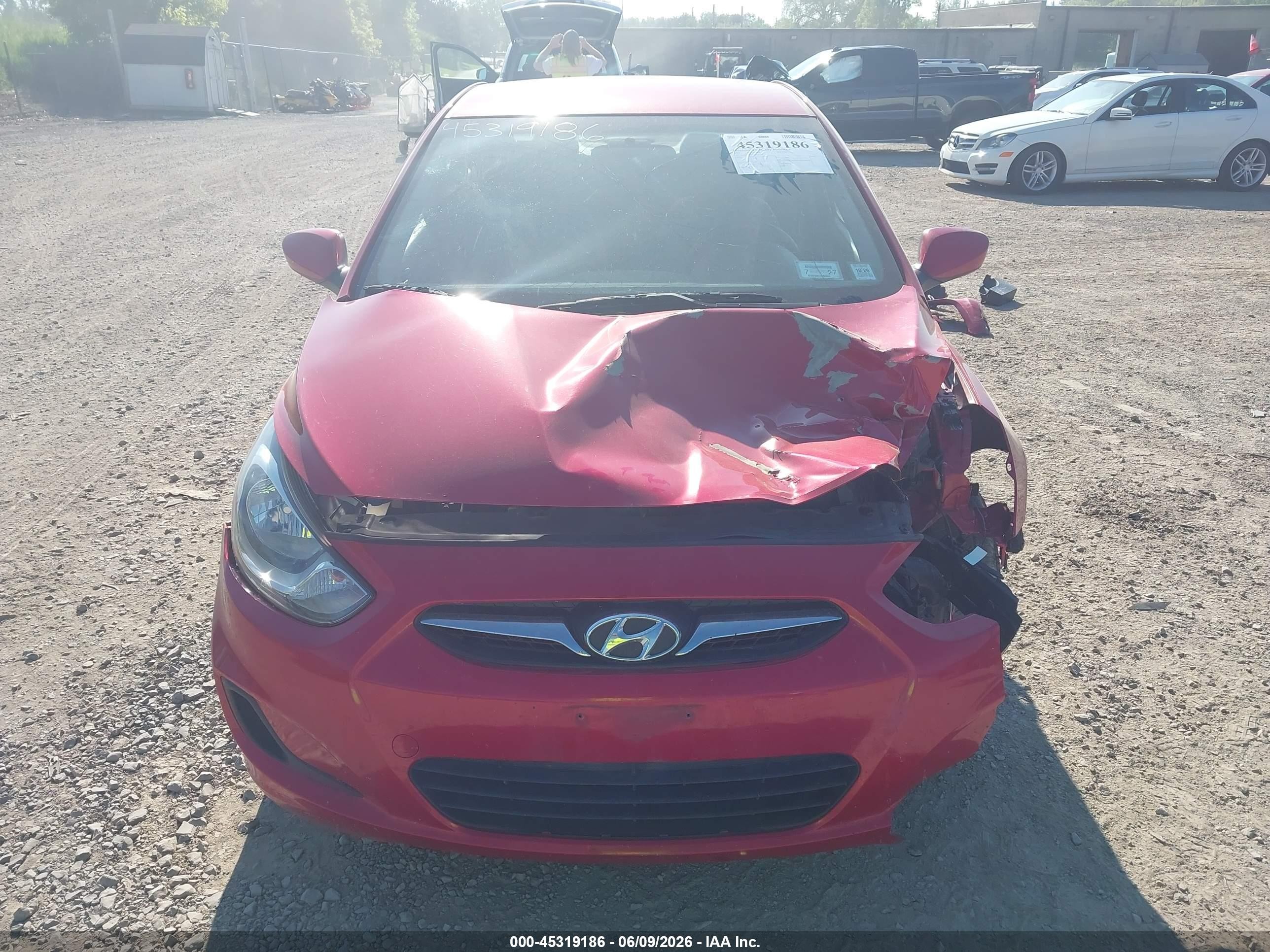 2013 Hyundai Accent Gls Красный vin: KMHCT4AE1DU516271