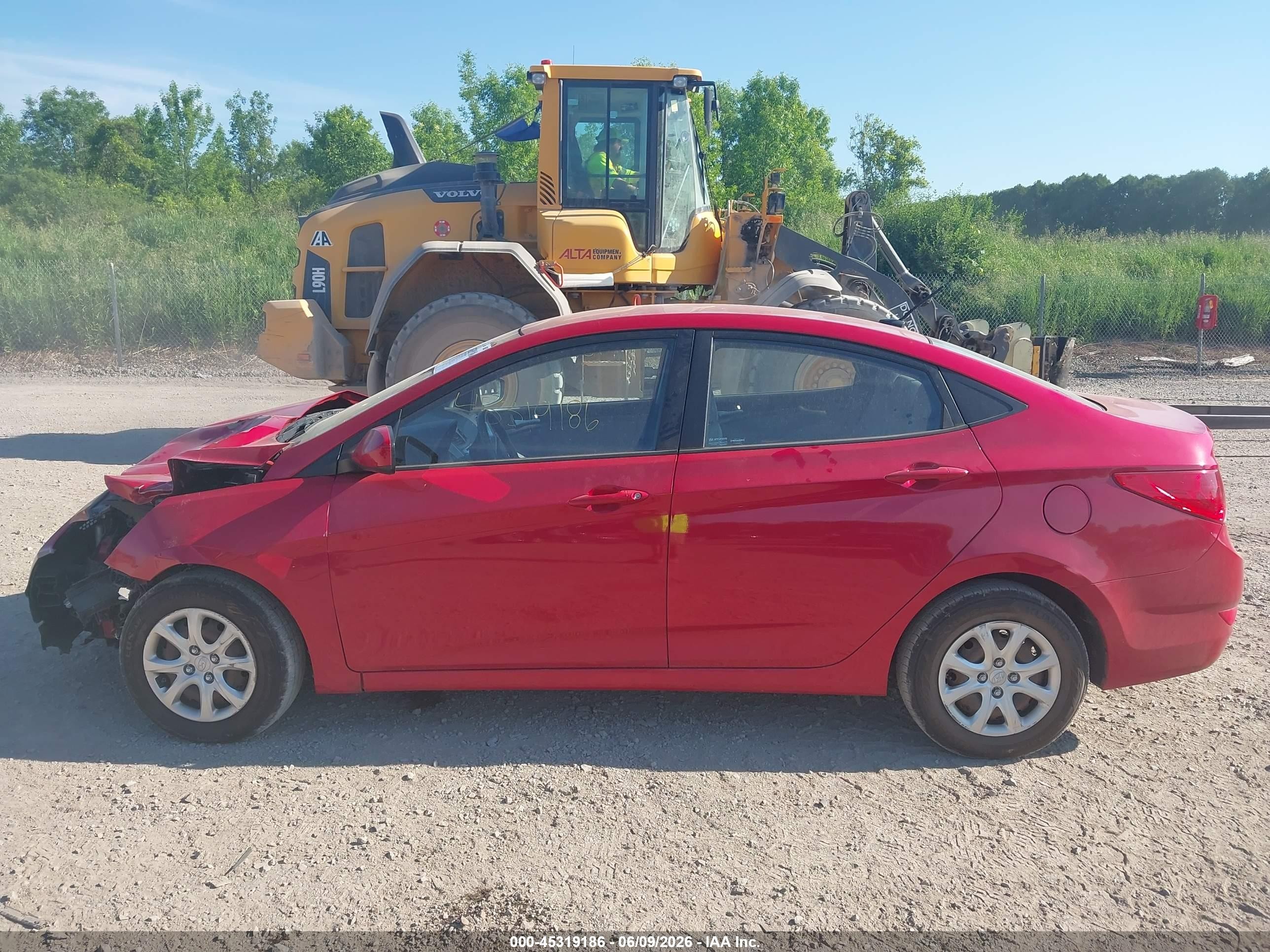 2013 Hyundai Accent Gls Красный vin: KMHCT4AE1DU516271