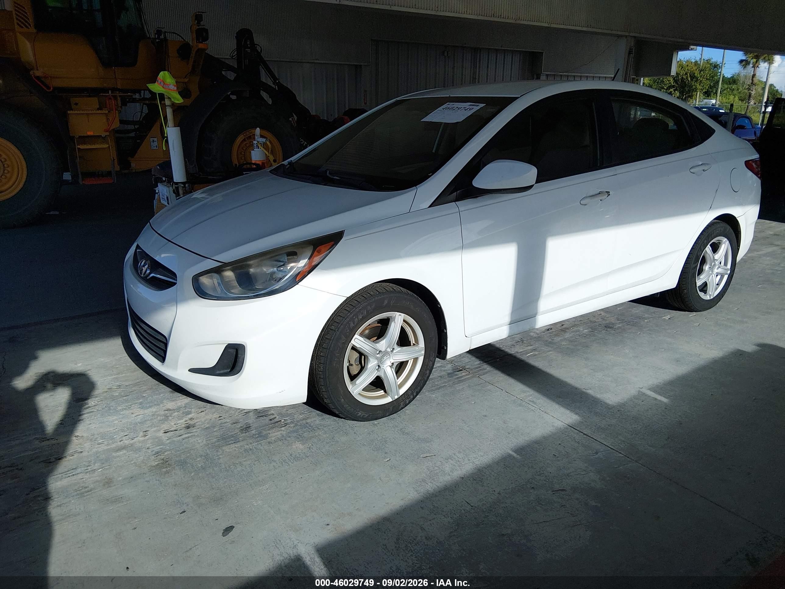 2013 Hyundai Accent Gls White vin: KMHCT4AE1DU518649