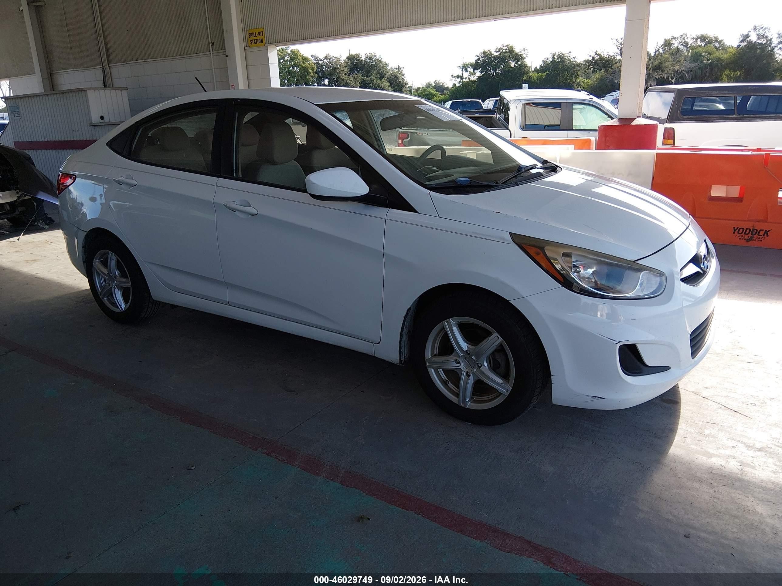 2013 Hyundai Accent Gls White vin: KMHCT4AE1DU518649
