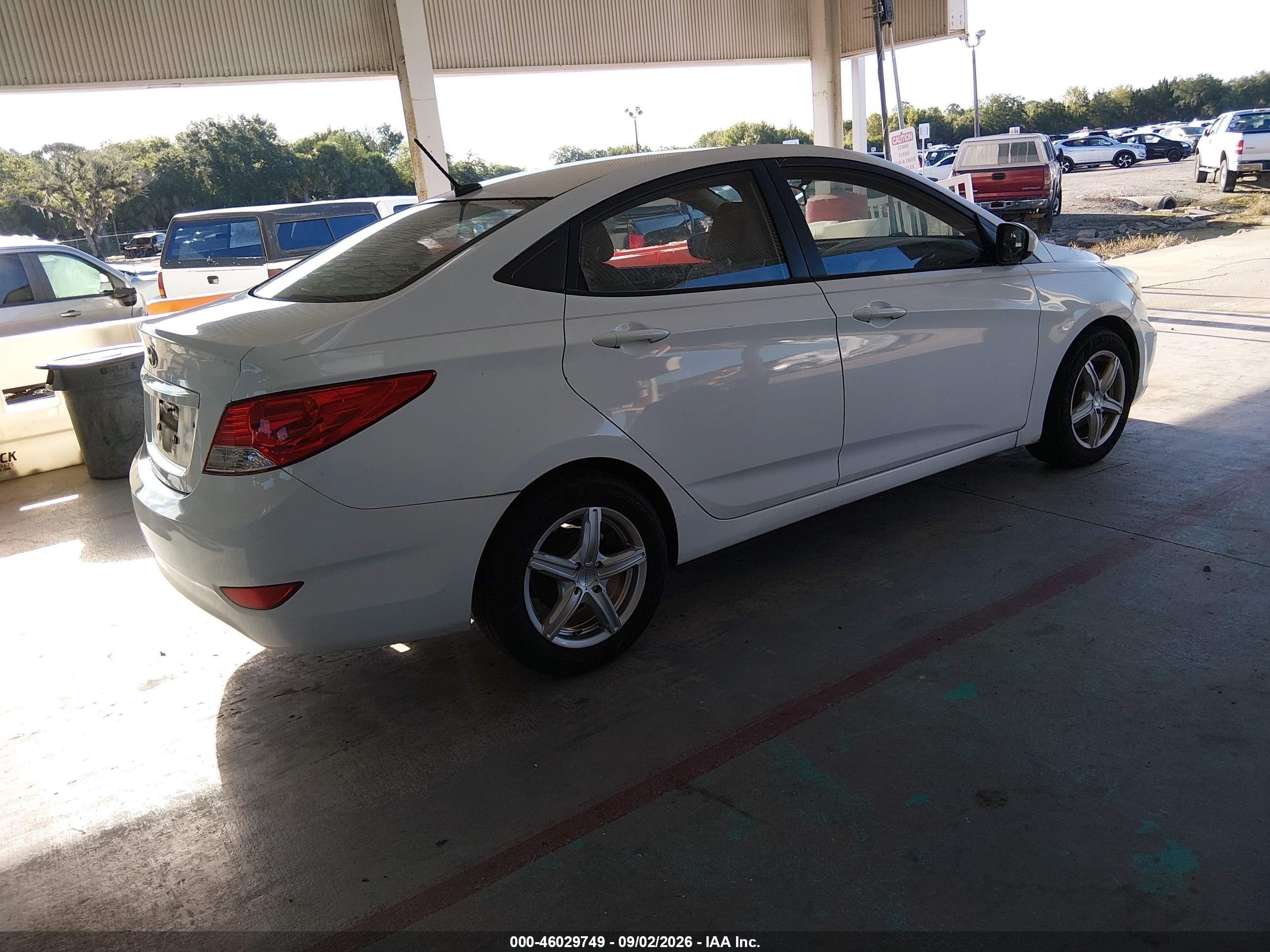 2013 Hyundai Accent Gls White vin: KMHCT4AE1DU518649