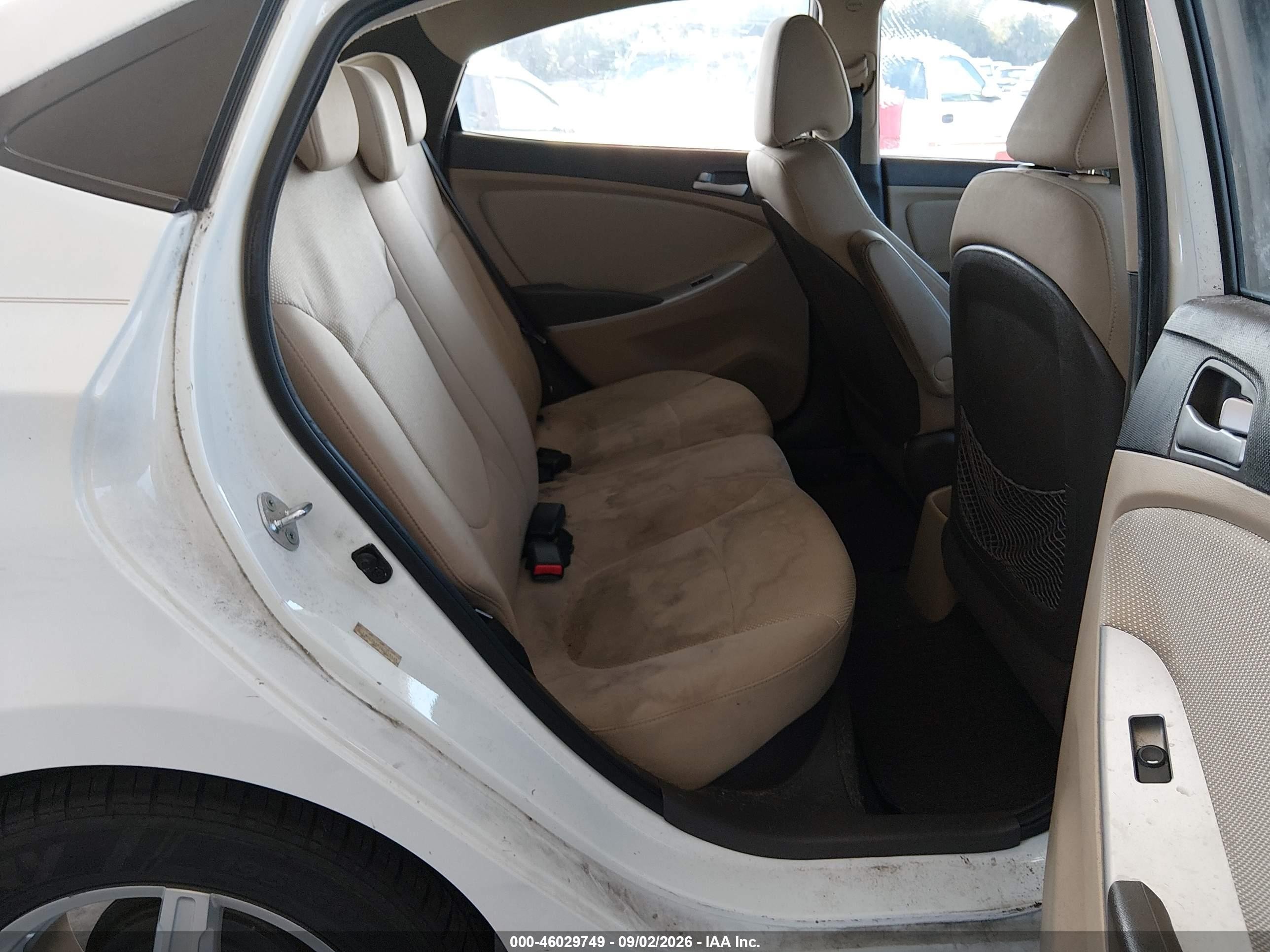 2013 Hyundai Accent Gls White vin: KMHCT4AE1DU518649